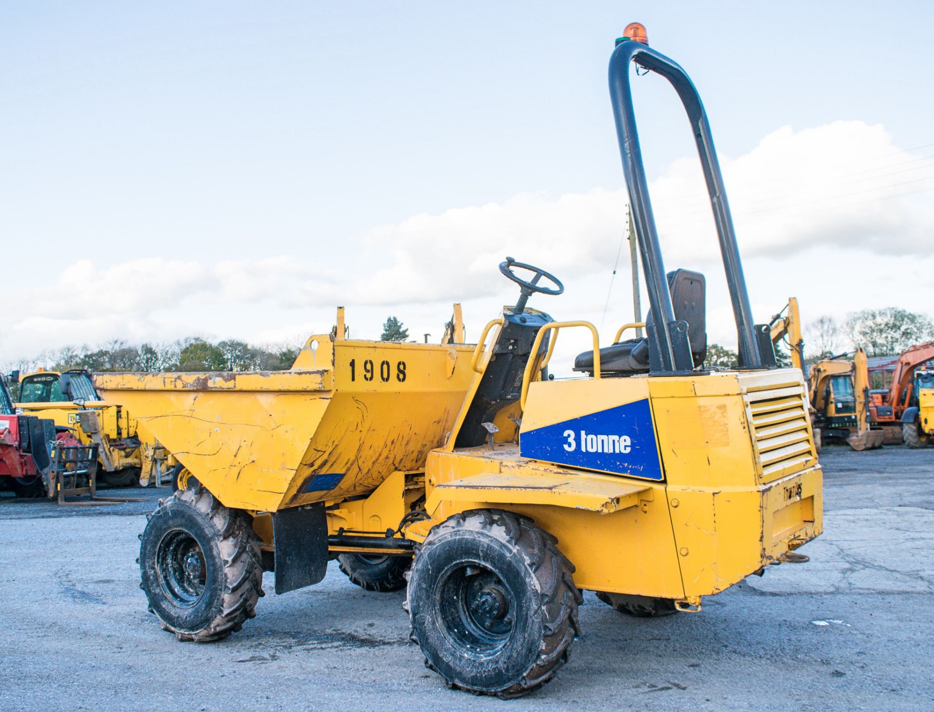 Thwaites 3 tonne straight skip dumper Year: 2005 S/N: 2A5667 Recorded Hours: 2288 1908 - Image 5 of 38