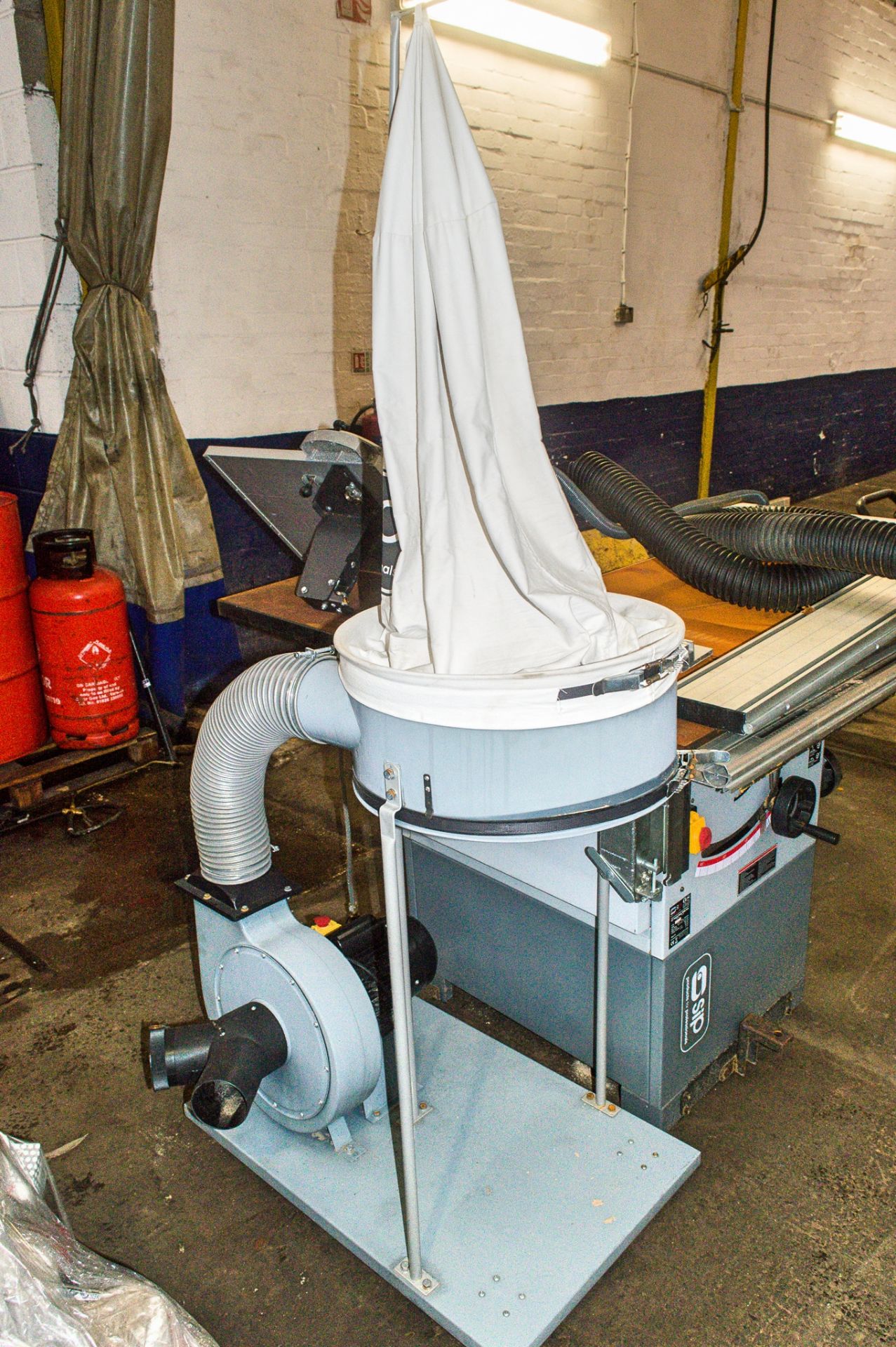 SIP 240v 3000 watt 12 inch heavy duty table saw c/w dust extraction unit - Image 6 of 6