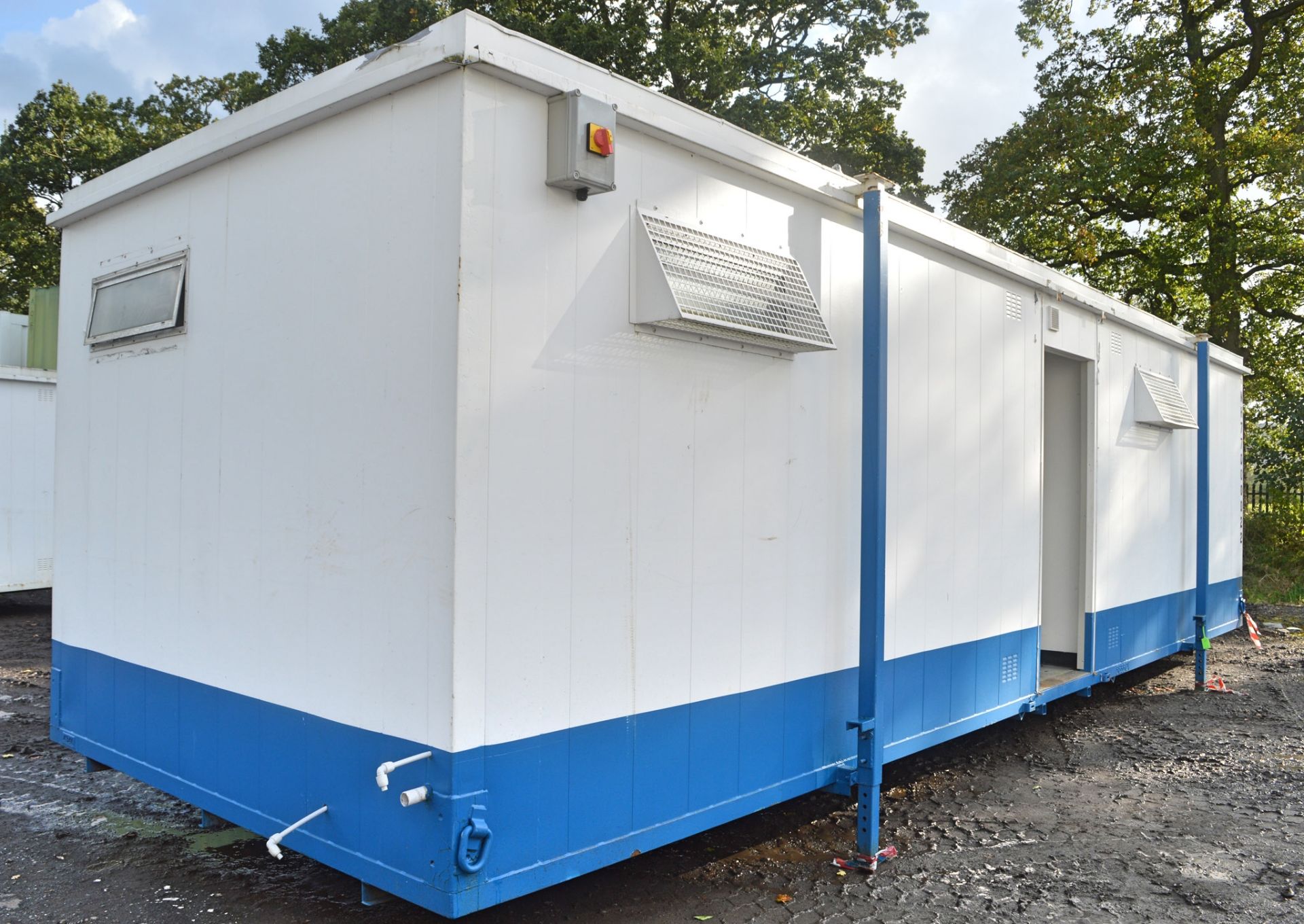 32 ft x 10 ft jack leg steel anti vandal toilet and shower block  Comprising of 2 rooms contaning; 3 - Image 4 of 17