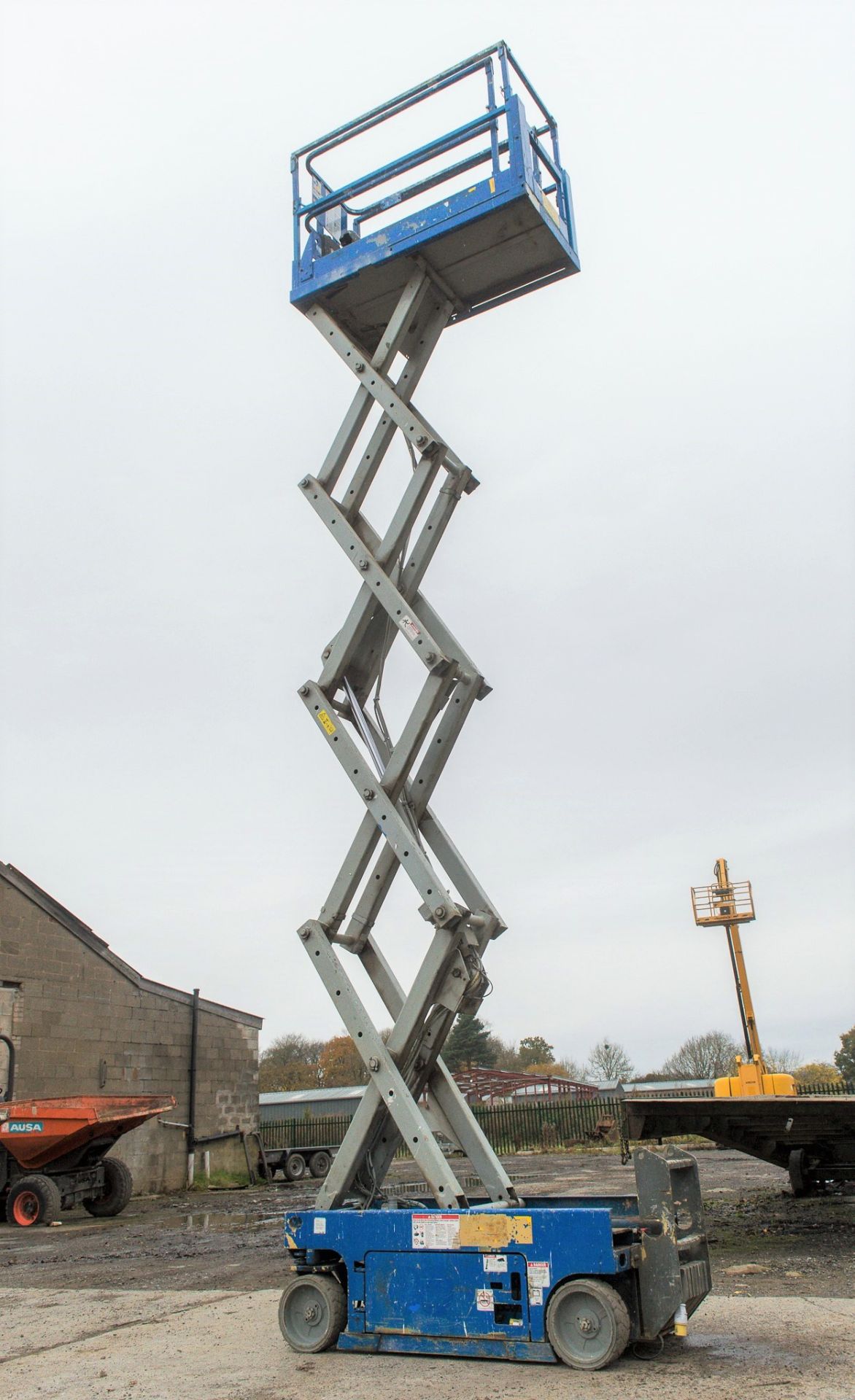 Genie GS1932 6 metre battery electric scissor lift access platform Year: 2004 S/N: 67873 Recorded - Image 6 of 9