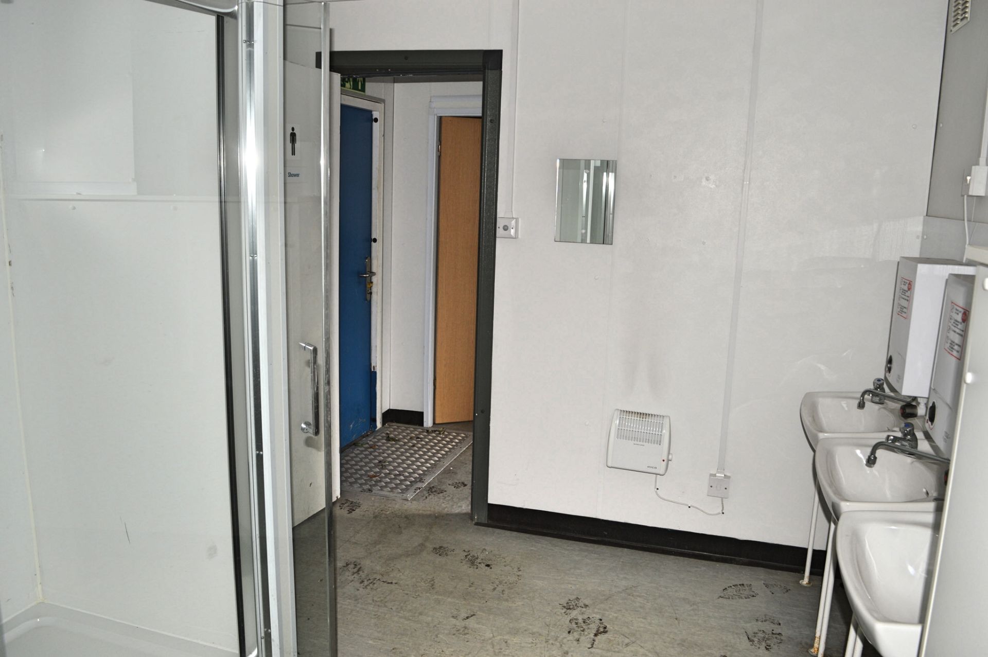 32 ft x 10 ft jack leg steel anti vandal toilet and shower block  Comprising of 2 rooms contaning; 3 - Image 10 of 17