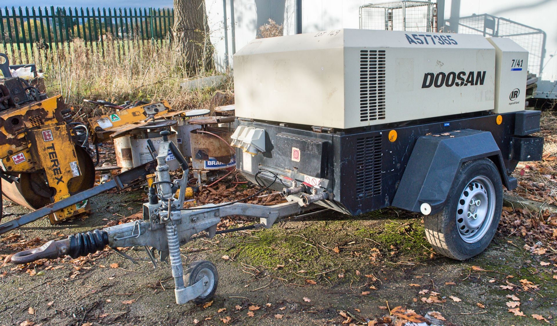 Doosan 741 E diesel driven mobile air compressor / generator  Year: 2012 S/N: 431418 Recorded hours: