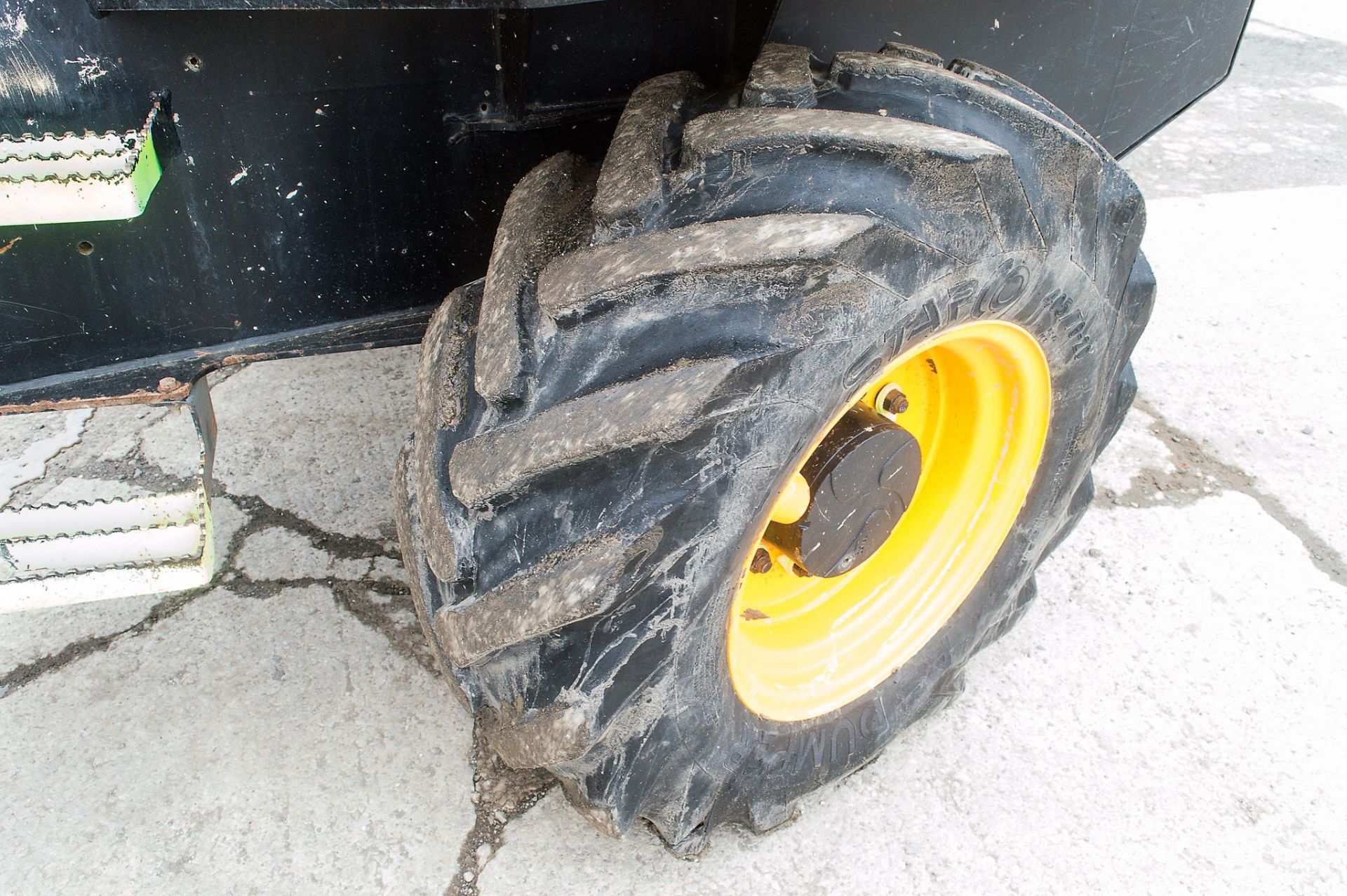 JCB 6 tonne swivel skip dumper Year: 2015 S/N: EFFRL7343 Recorded Hours: 731 ** Starts, runs, tips & - Image 9 of 18