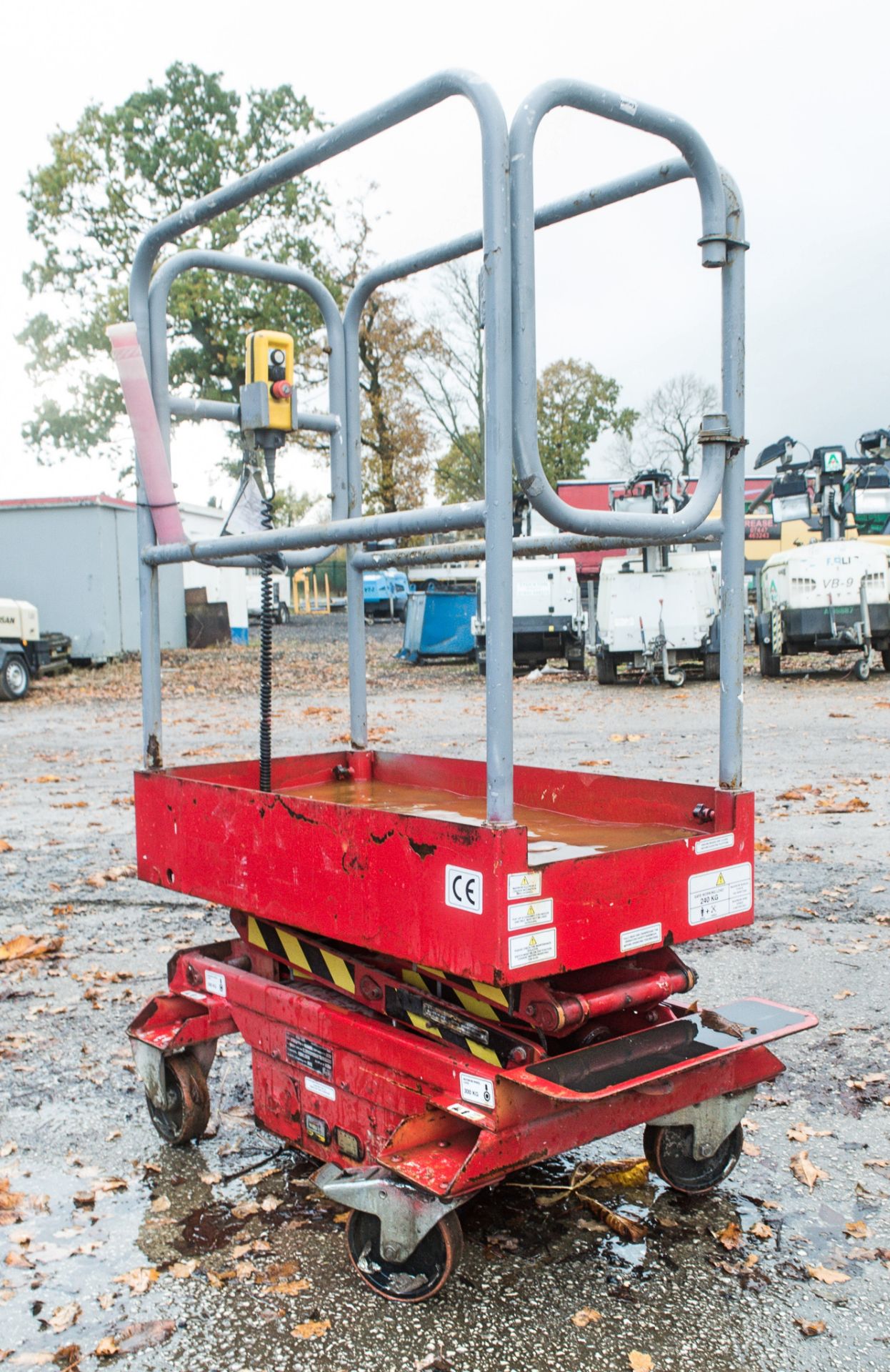 Pop Up battery electric push along access platform 08FT0031 - Image 3 of 4