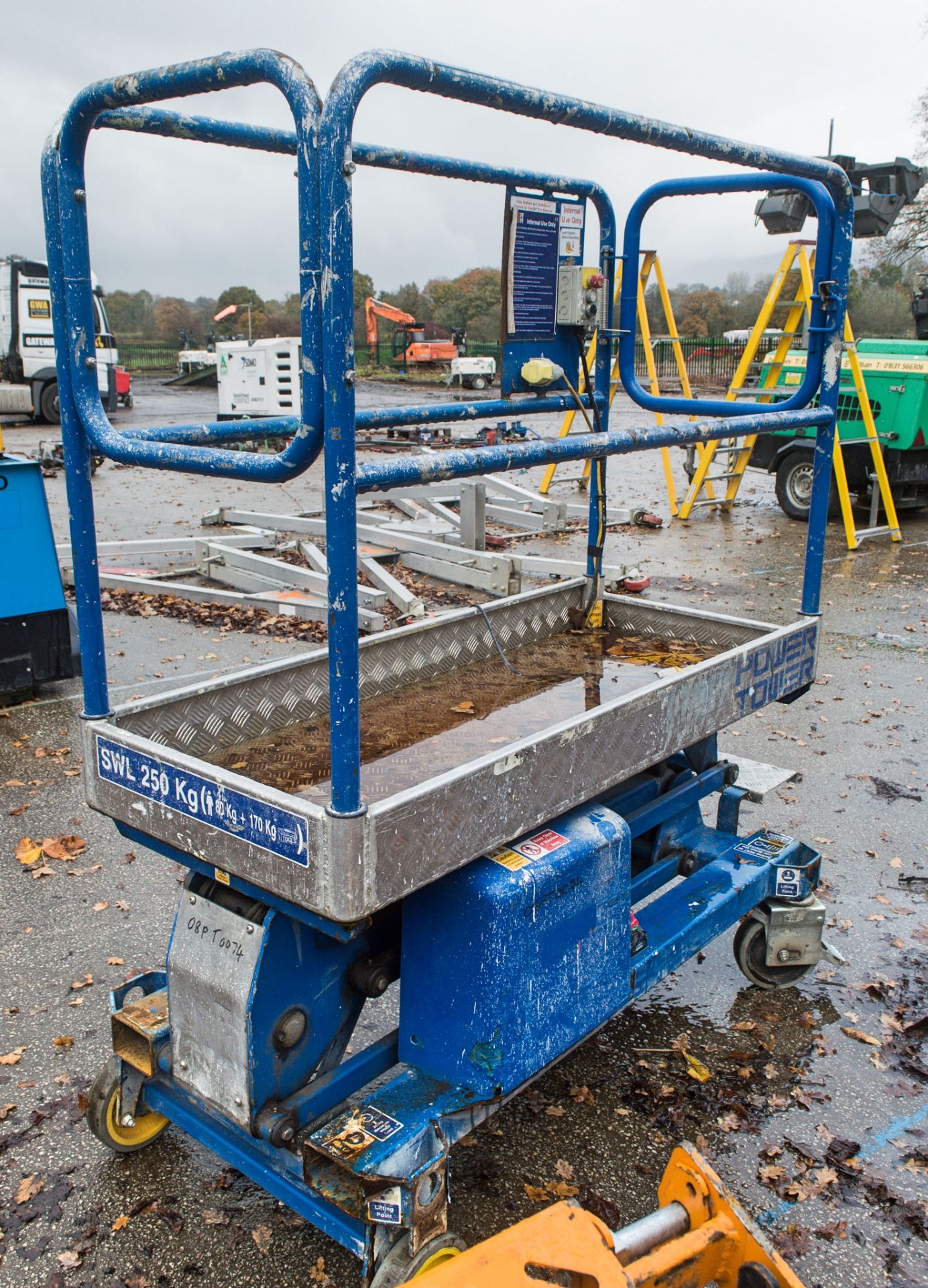 Power Tower battery electric push along access platform 08PT0074 - Image 3 of 5