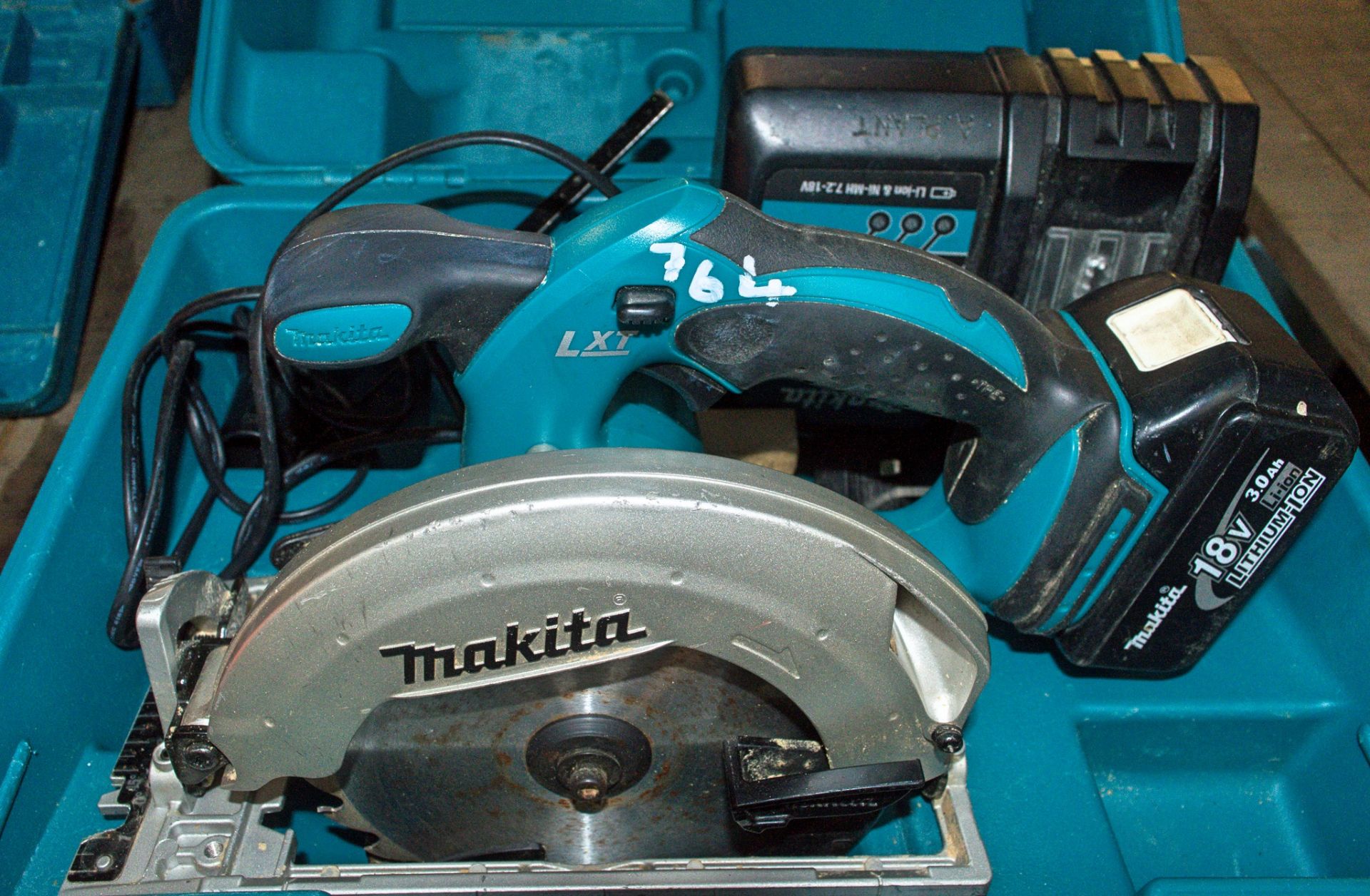 Makita 18v cordless circular saw c/w battery, charger & carry case