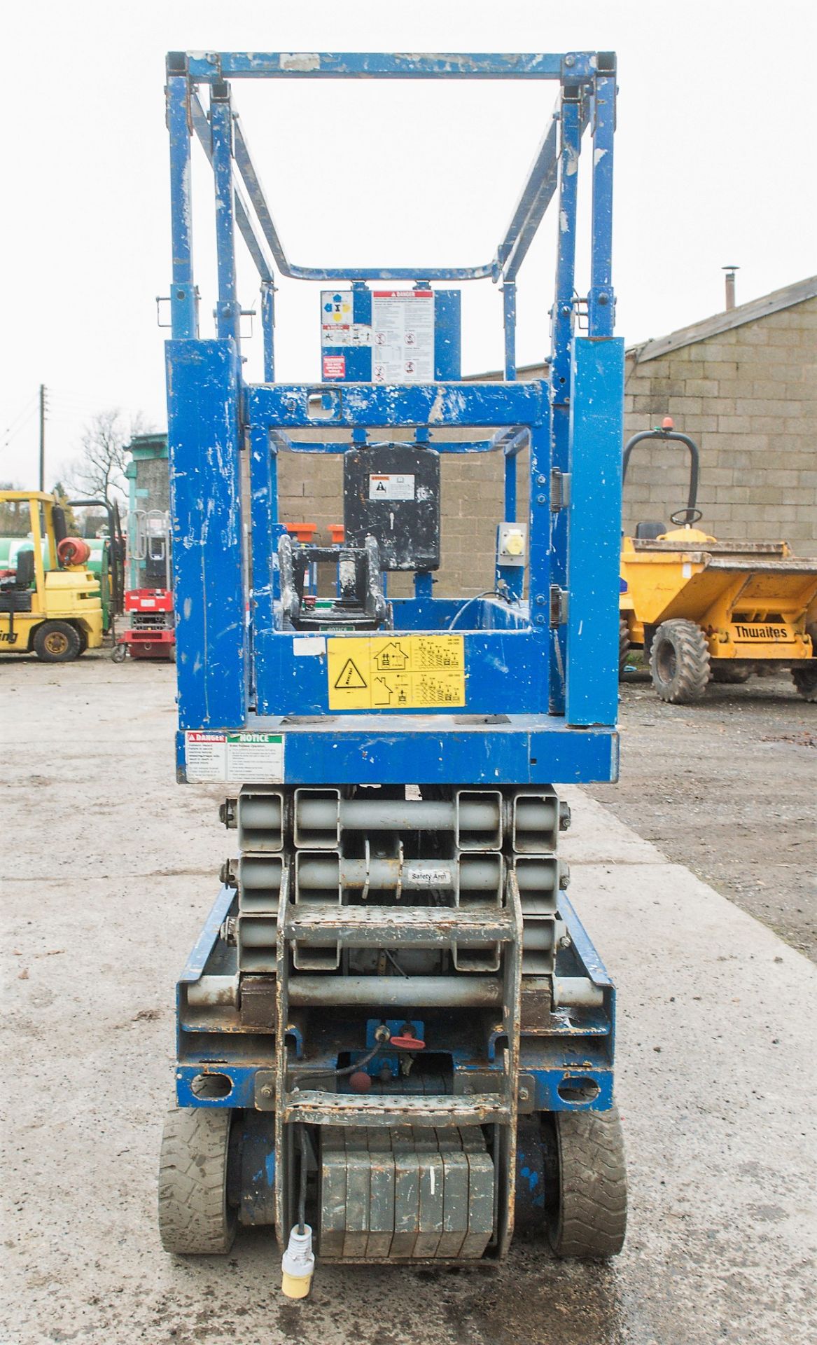 Genie GS1932 6 metre battery electric scissor lift access platform Year: 2004 S/N: 67873 Recorded - Image 7 of 9