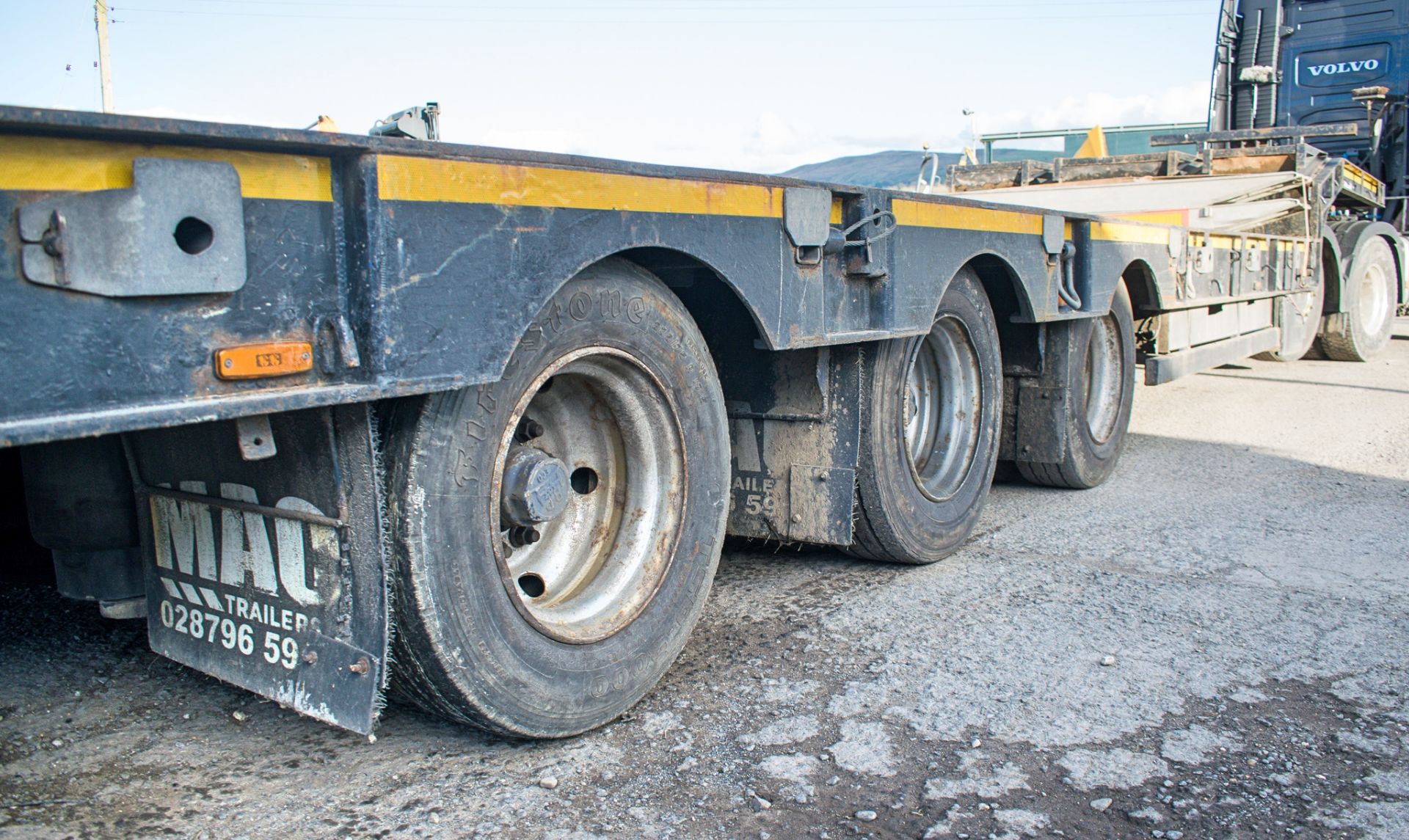 MAC Trailers 13.6 metre step frame tri axle low loader trailer - Image 21 of 31