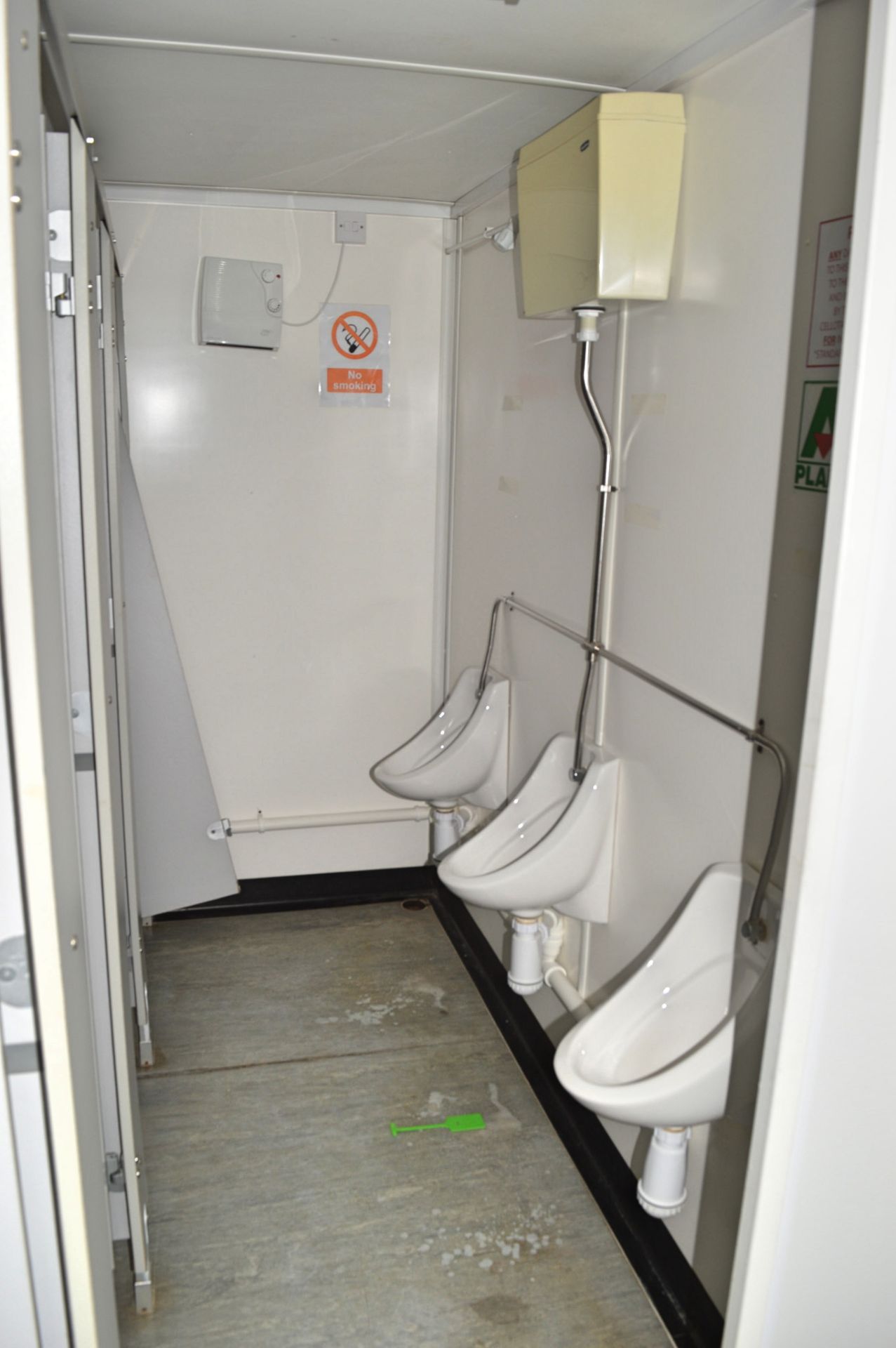 21 ft x 9 ft jack leg steel anti vandal toilet block unit Comprising 4 toilet cubicles, 3 urinals - Image 6 of 12
