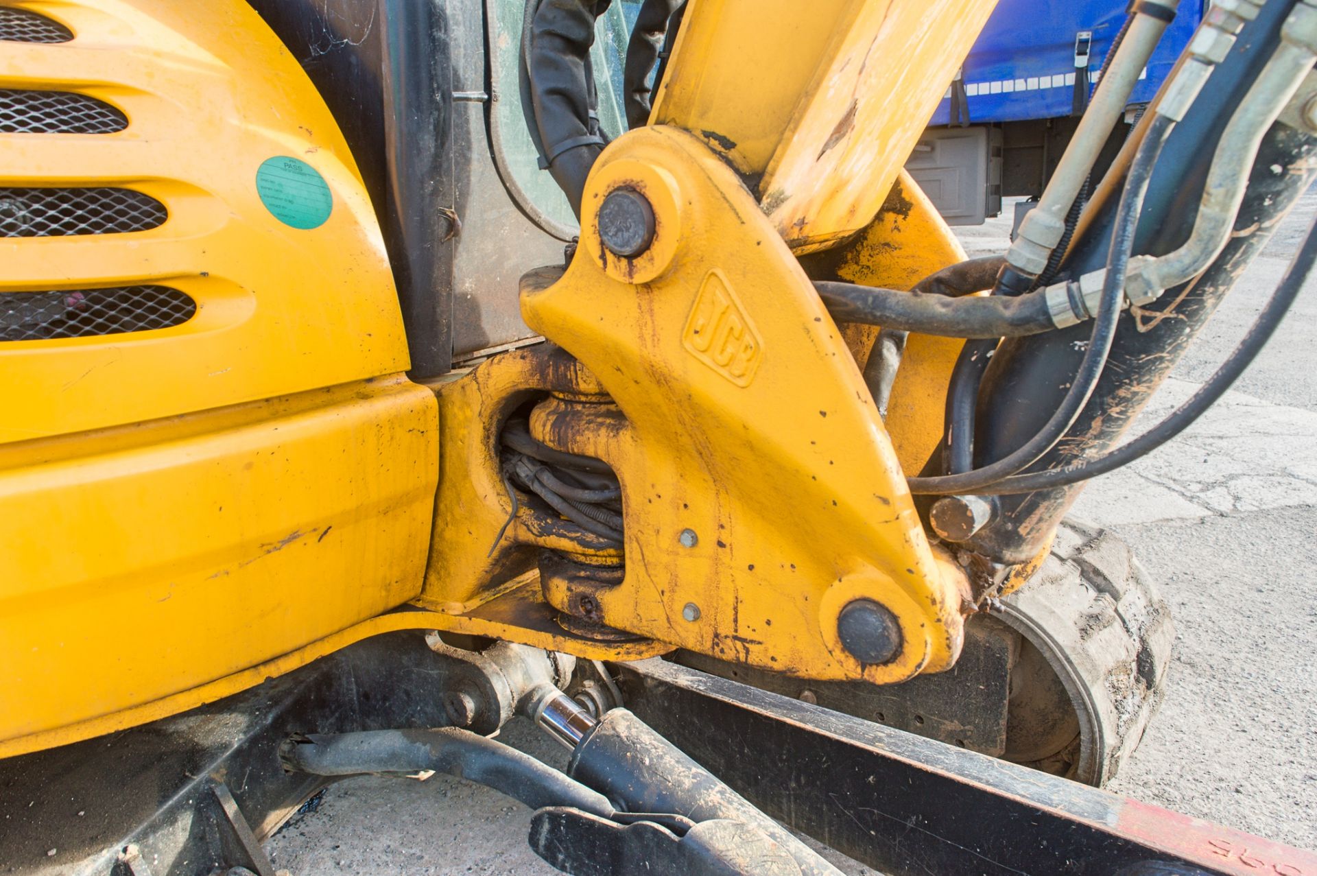 JCB 8050 RTS 5 tonne rubber tracked midi excavator Year: 2013 S/N: 1741865 Recorded Hours: 2397 - Image 18 of 23