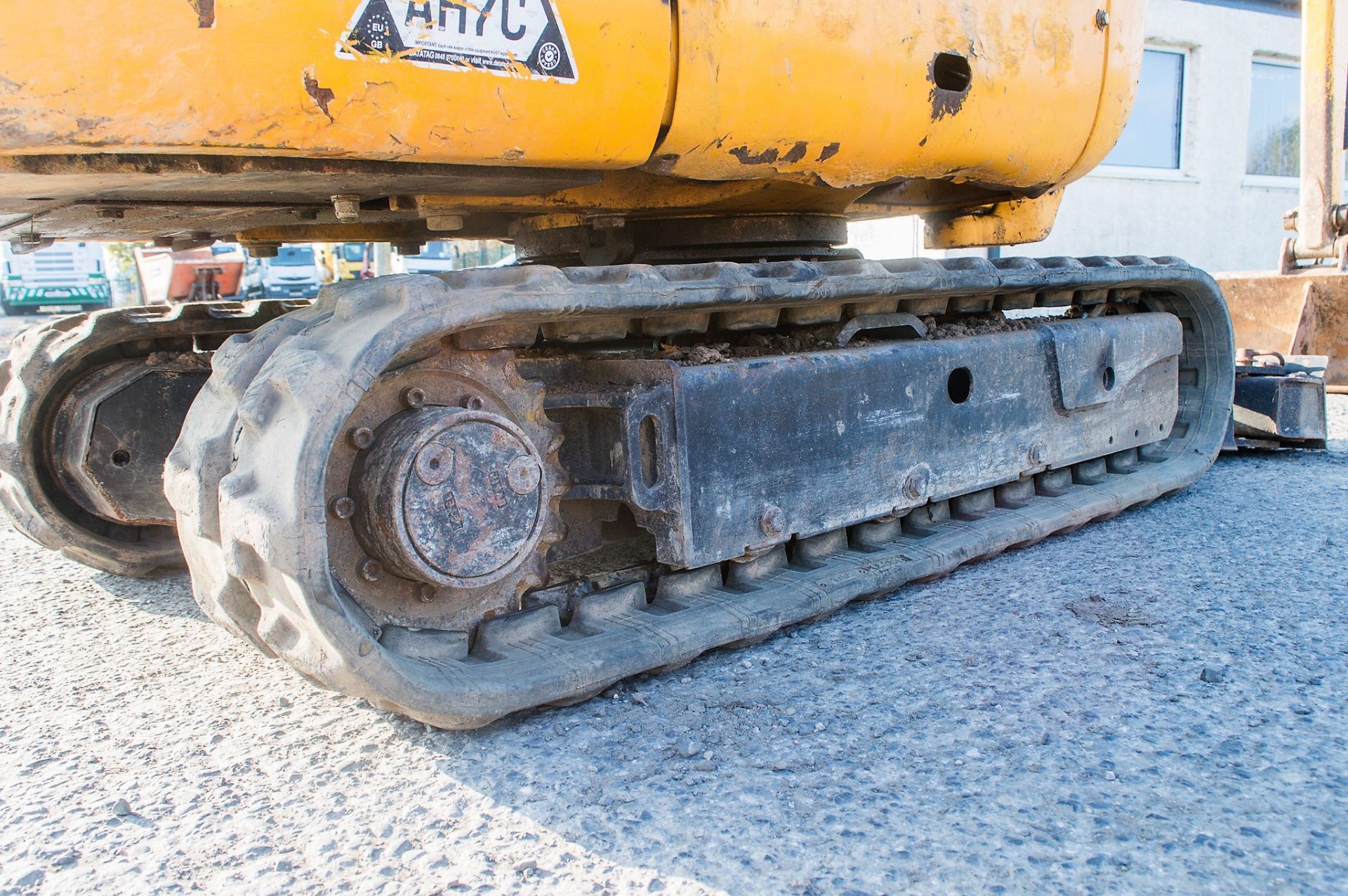 JCB 8018 1.5 tonne rubber tracked mini excavator Year: 2013 S/N: 2074561 Recorded Hours: 1630 blade, - Image 9 of 19