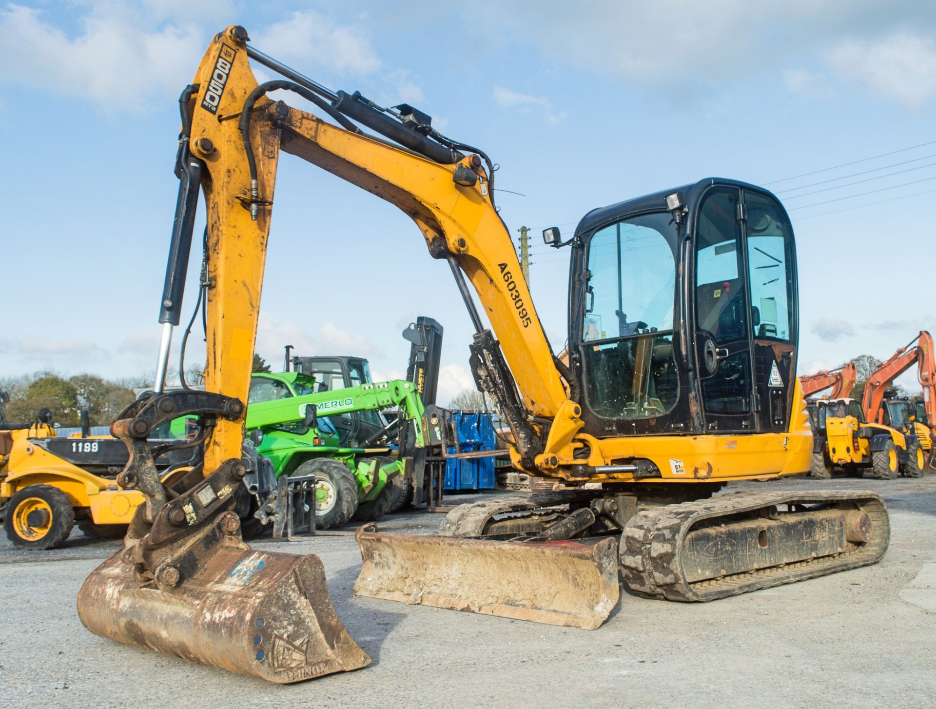 JCB 8050 RTS 5 tonne rubber tracked midi excavator Year: 2013 S/N: 1741865 Recorded Hours: 2397