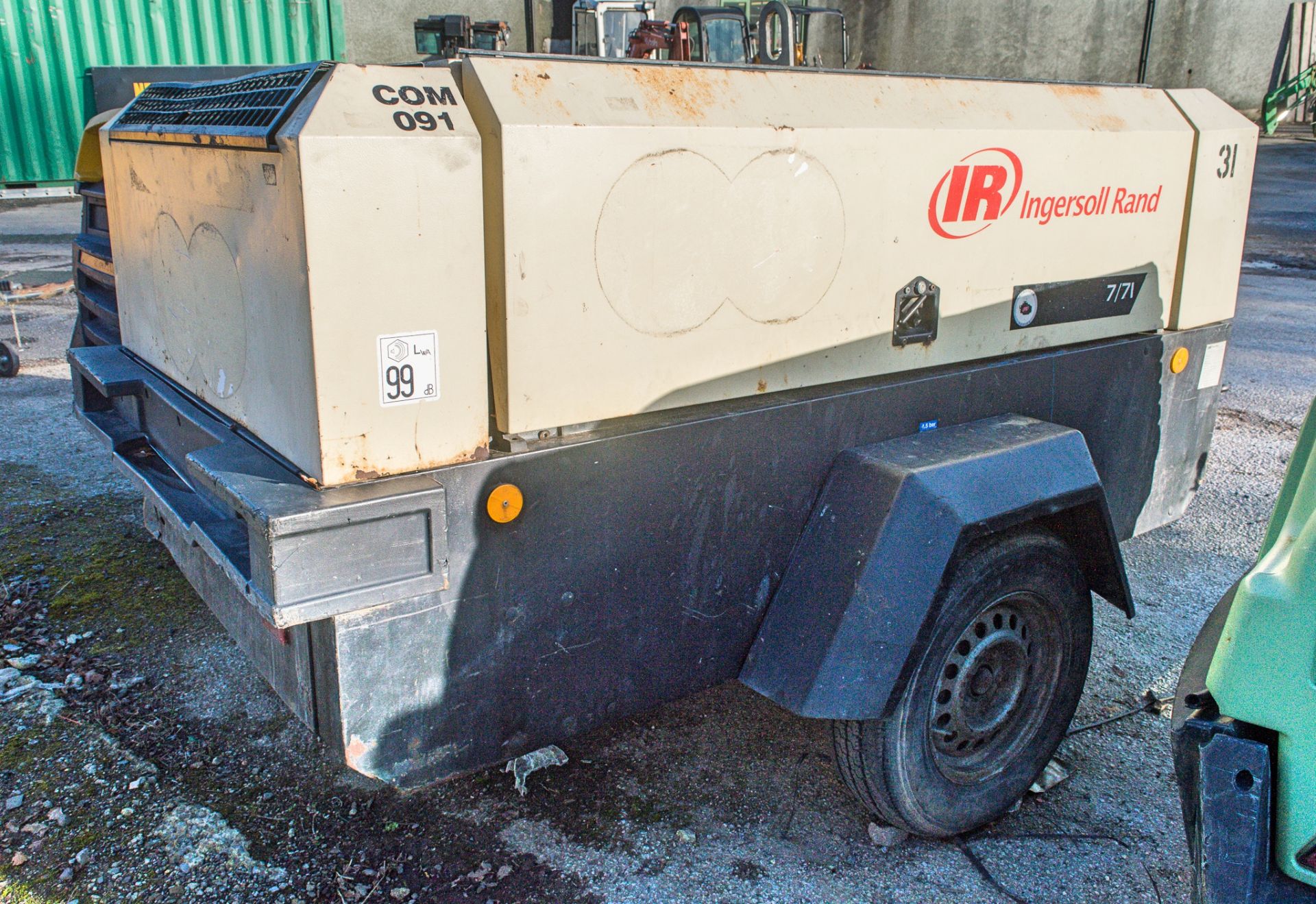 Ingersoll Rand 7/71 diesel driven mobile air compressor Year: 2007 S/N: 621798 Recorded Hours: - Image 2 of 4