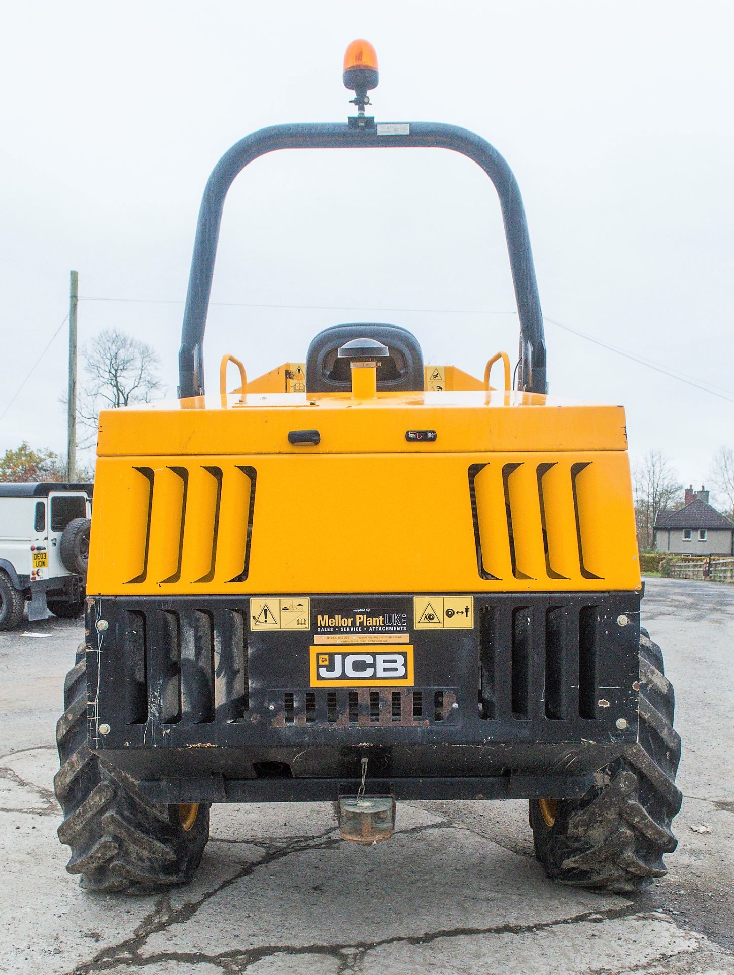 JCB 6 tonne swivel skip dumper Year: 2015 S/N: EFFRL7343 Recorded Hours: 731 ** Starts, runs, tips & - Image 6 of 18