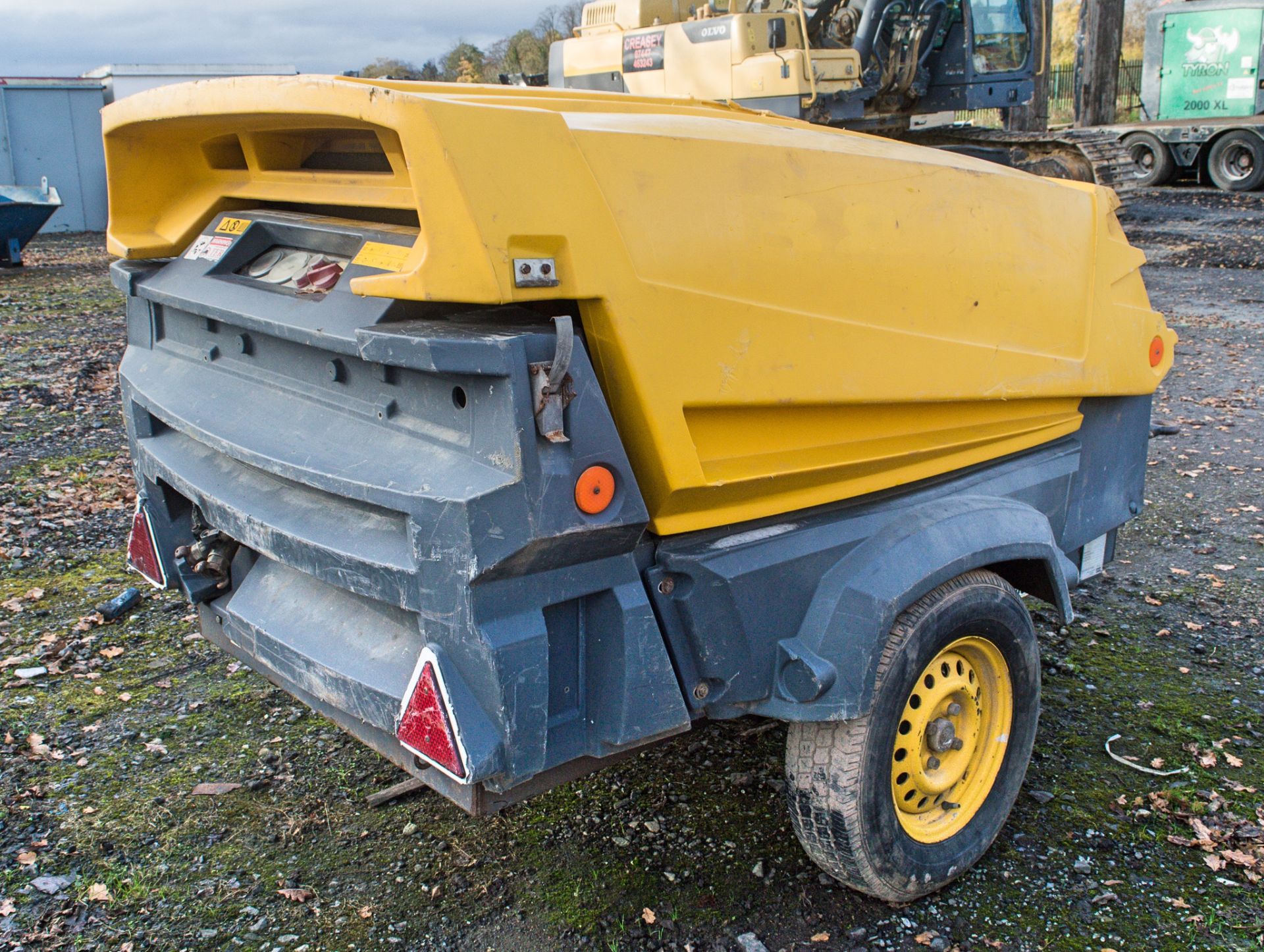 Atlas Copco XAS 67 diesel driven mobile air compressor  Year: 2007 S/N: 70655580 Recorded hours: - Image 2 of 4