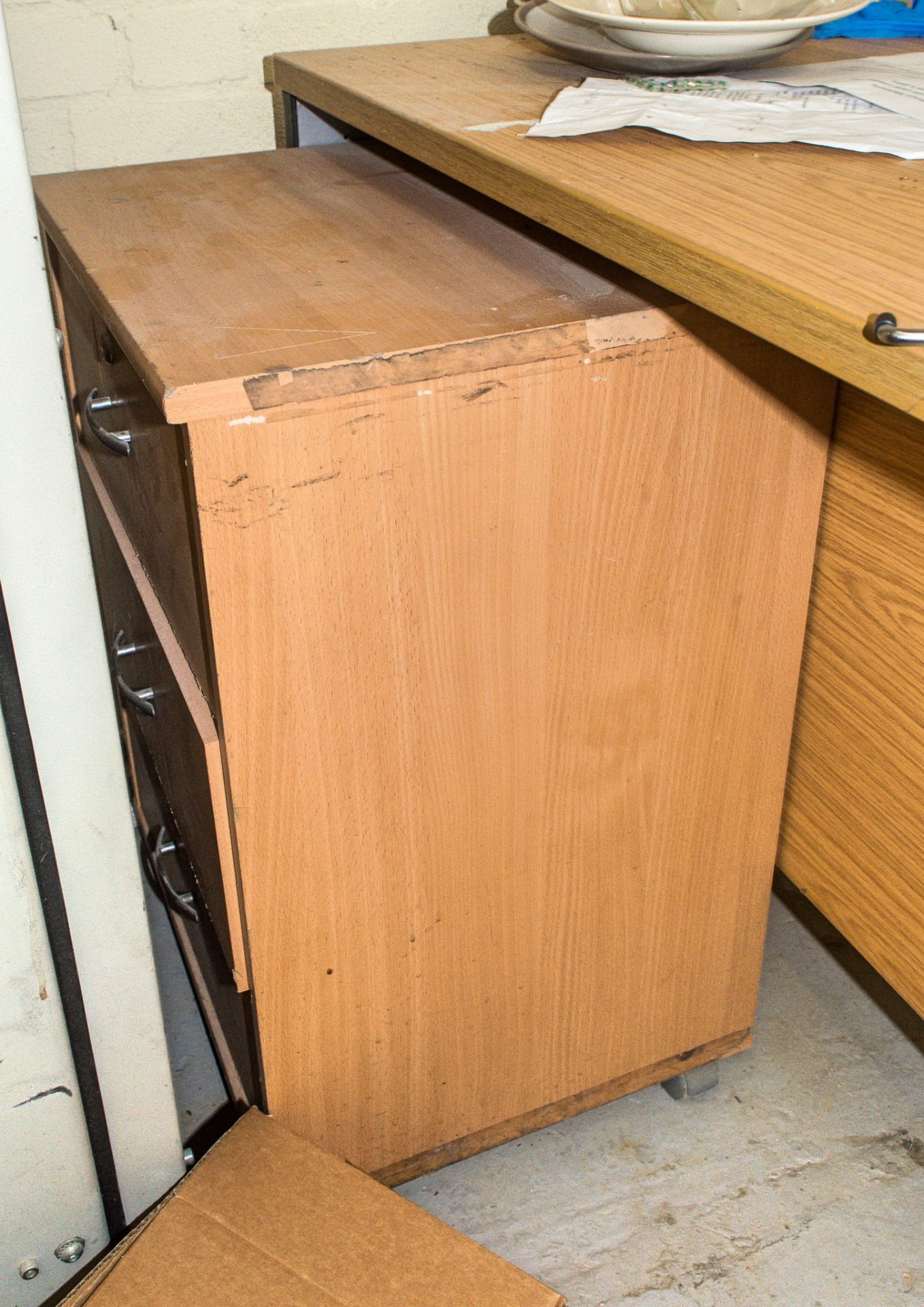 L-shaped workshaped c/w 3 drawer pedestal - Image 2 of 2