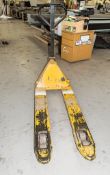 Hand hydraulic pallet truck