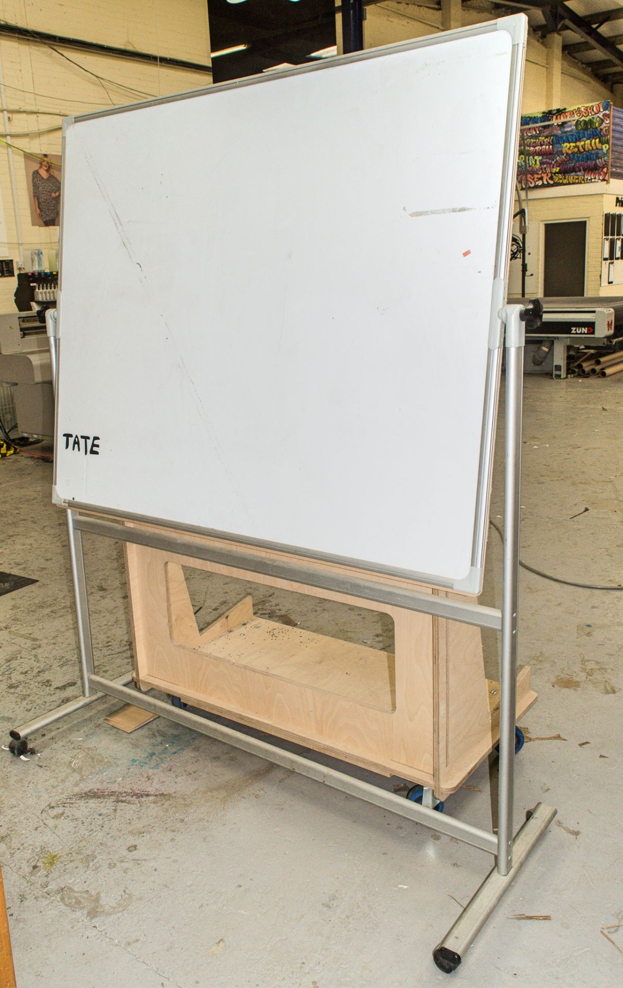 Mobile whiteboard Dimensions 150 cm x 120 cm