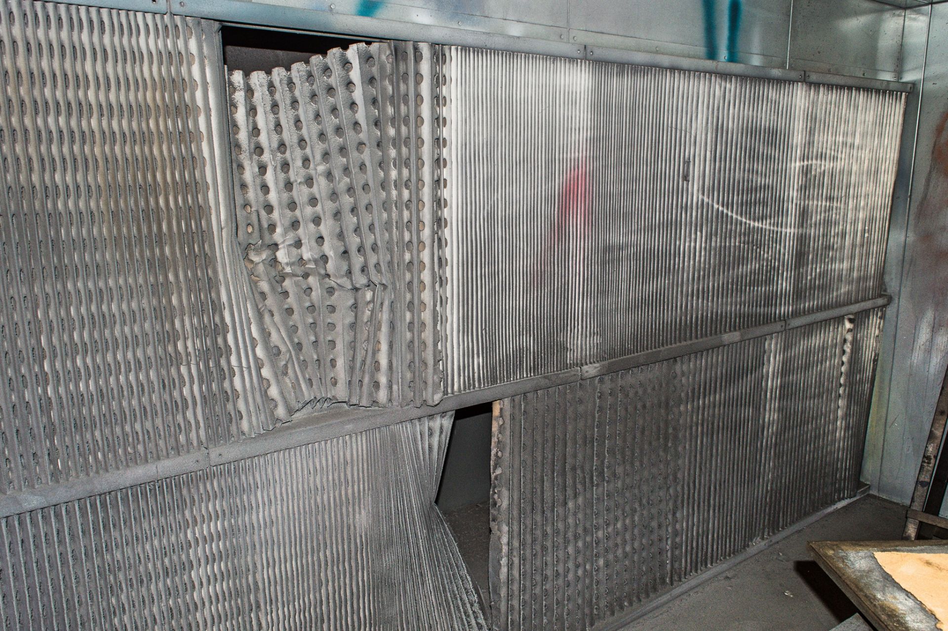 Airflow spray booth Dimensions: 400 cm W x 220 cm H x 120 cm D - Image 3 of 3