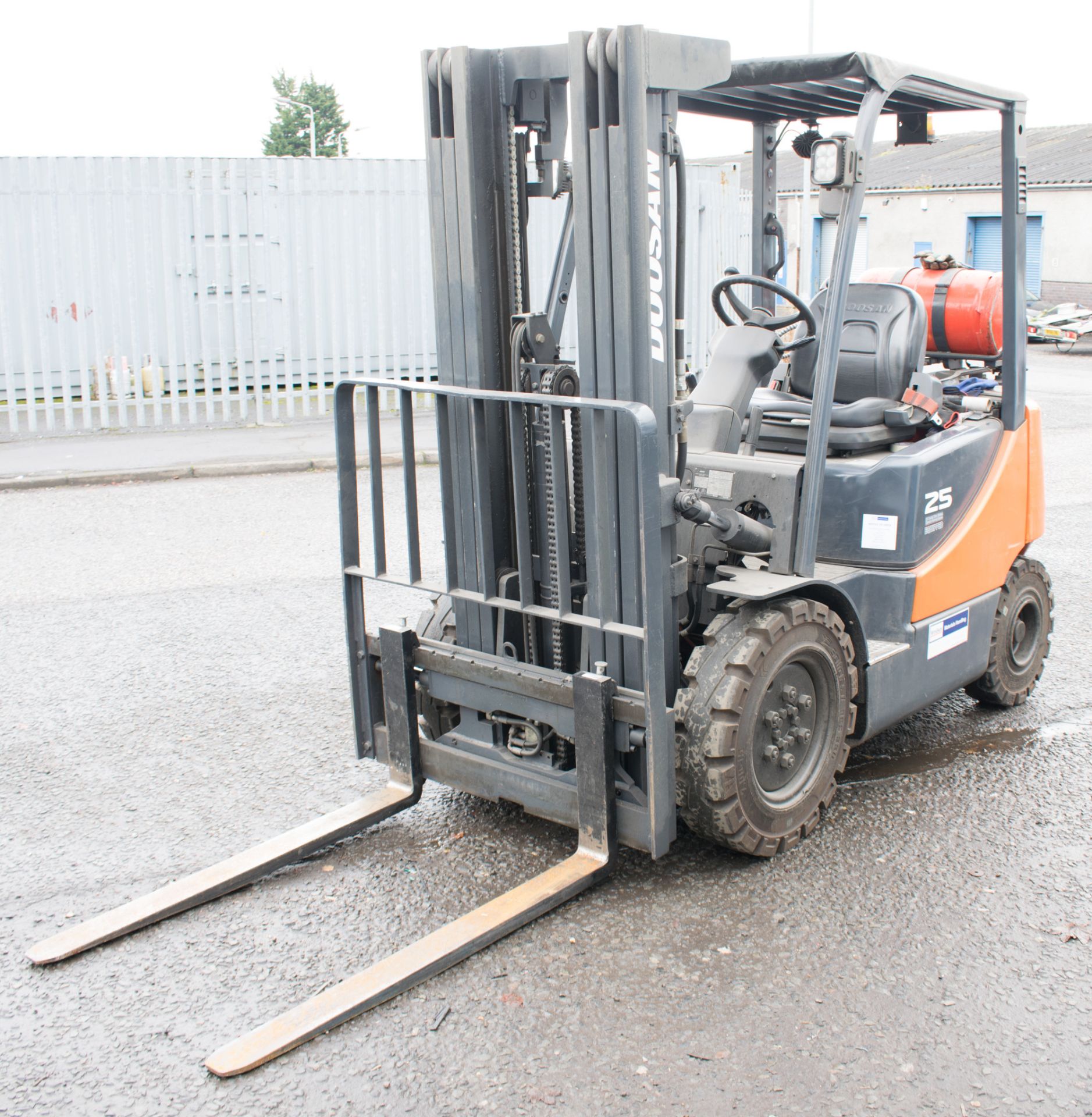 Doosan G25e-5 2.5 tonne gas forklift  Year of Manufacture: 2012 S/N: 03511 Recorded hours: 13077