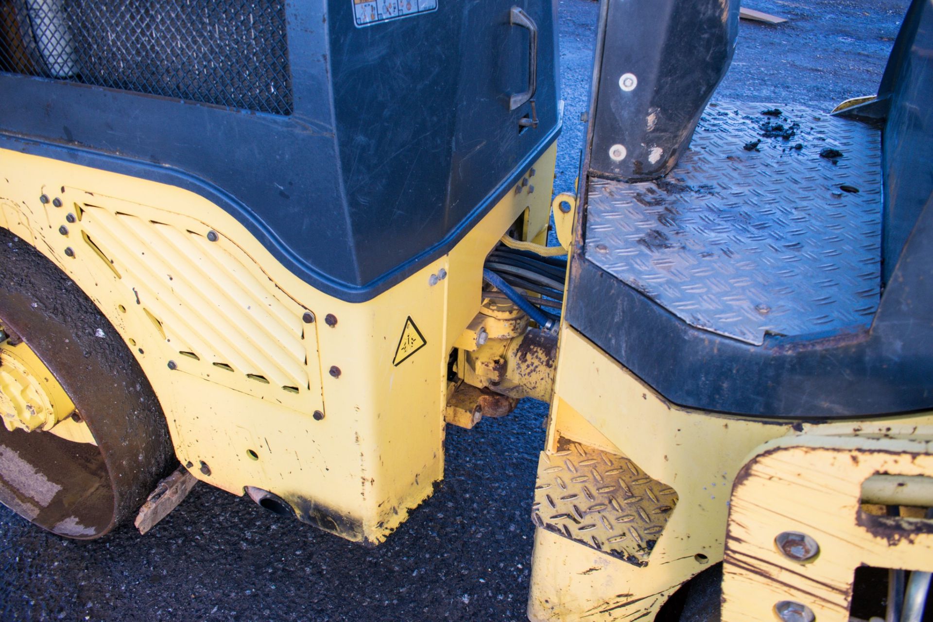 Bomag BW120 AD-4 double drum ride on roller Year: 2007 S/N: 25113 Recorded Hours: 1703 R972 - Image 10 of 14