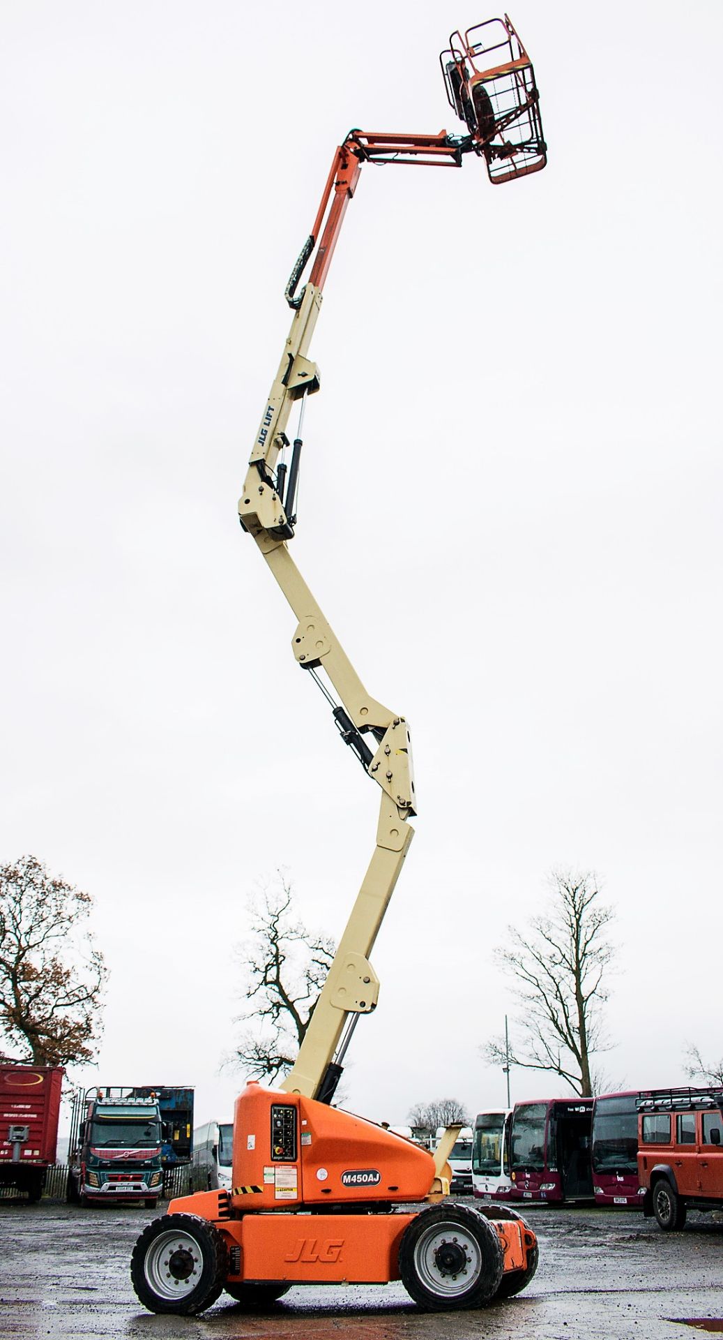 JLG M450 AJ 45 ft battery electric/diesel articulated boom lift access platform Year: 2005 S/N: - Image 9 of 15