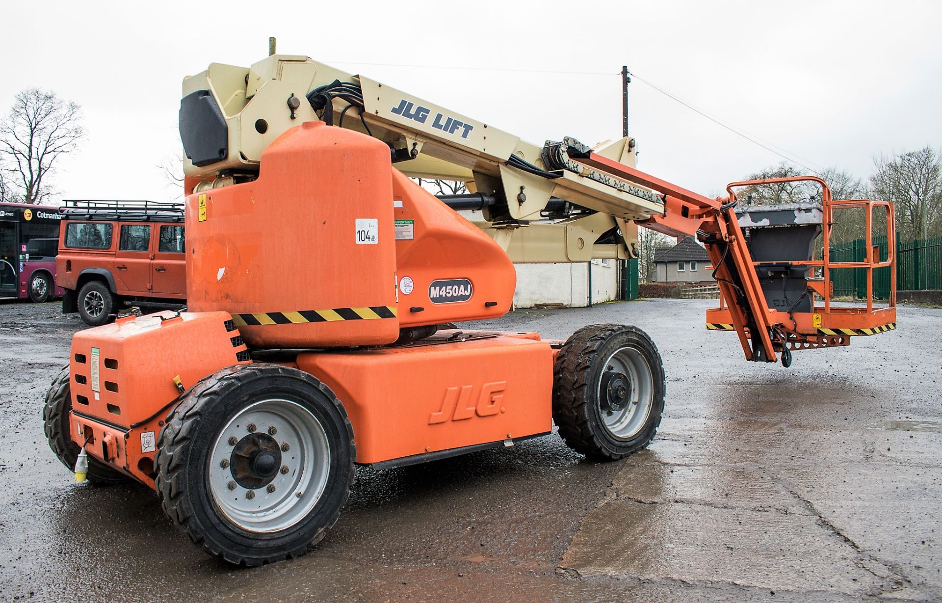 JLG M450 AJ 45 ft battery electric/diesel articulated boom lift access platform Year: 2005 S/N: - Image 4 of 15