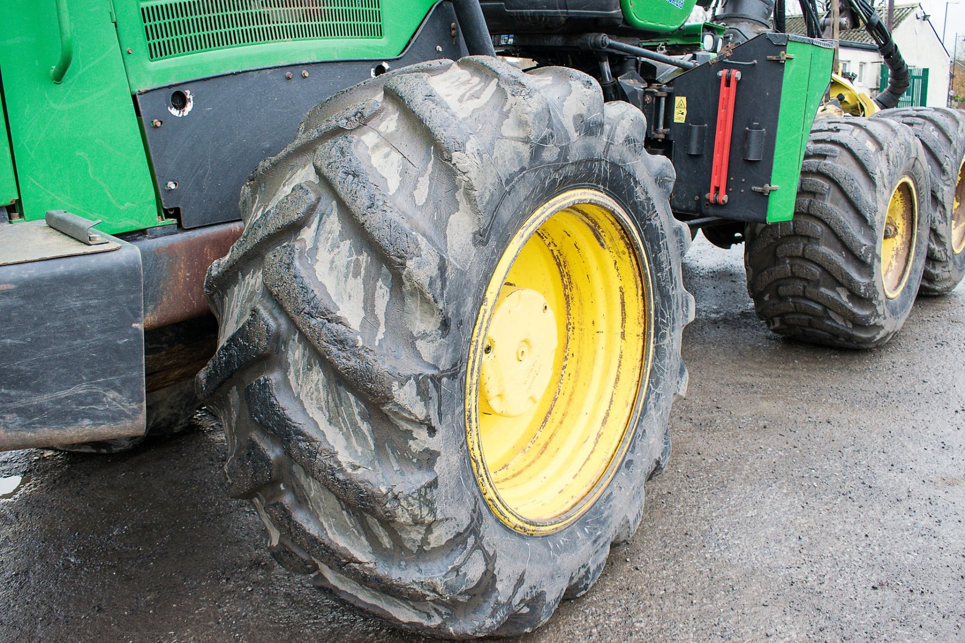 John Deere 1270 E 6 wheel harvester Year: 2009 S/N: WJ1270E001649 Recorded Hours: 17,008 c/w CH710- - Image 9 of 22