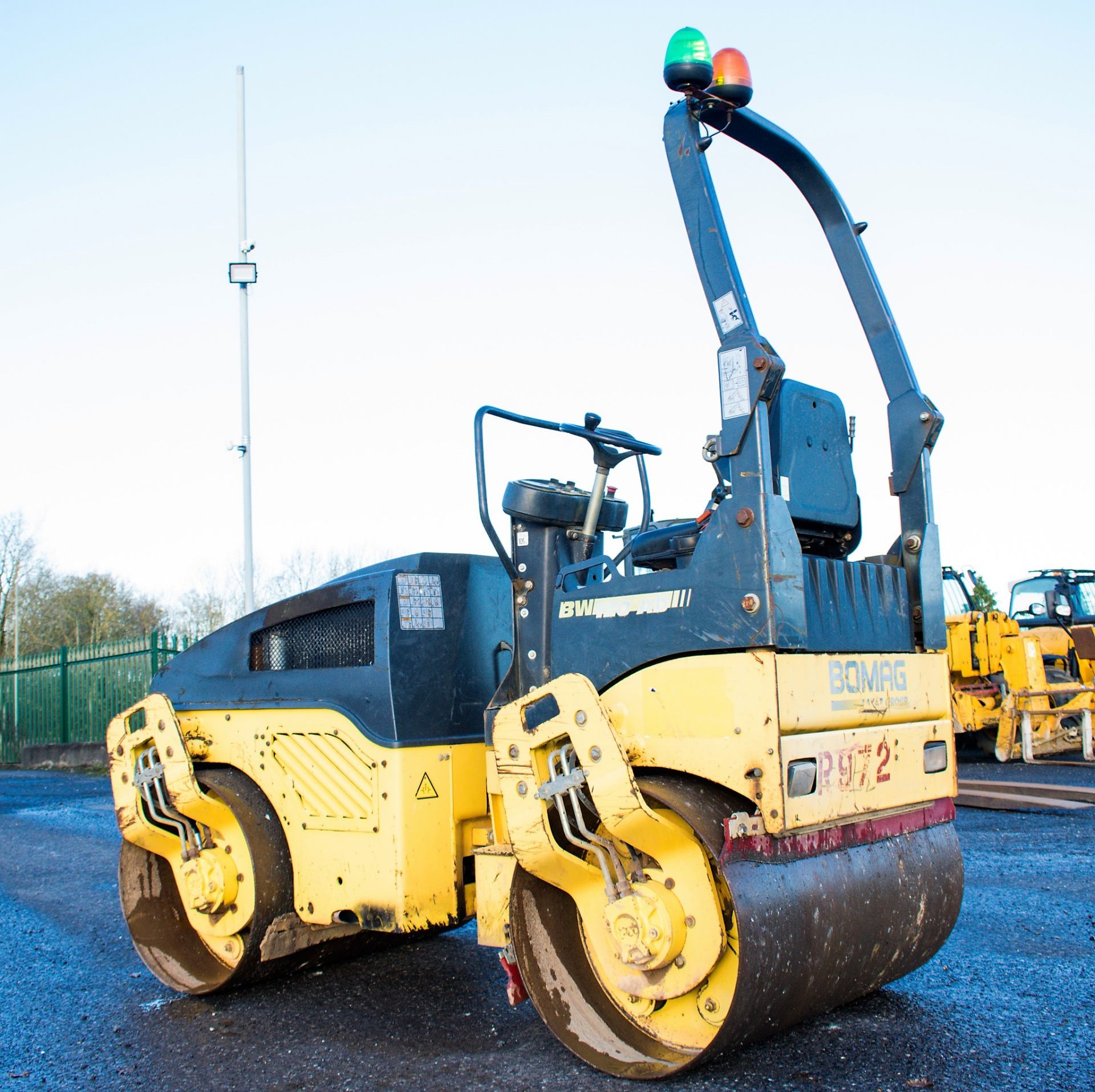 Bomag BW120 AD-4 double drum ride on roller Year: 2007 S/N: 25113 Recorded Hours: 1703 R972 - Image 3 of 14