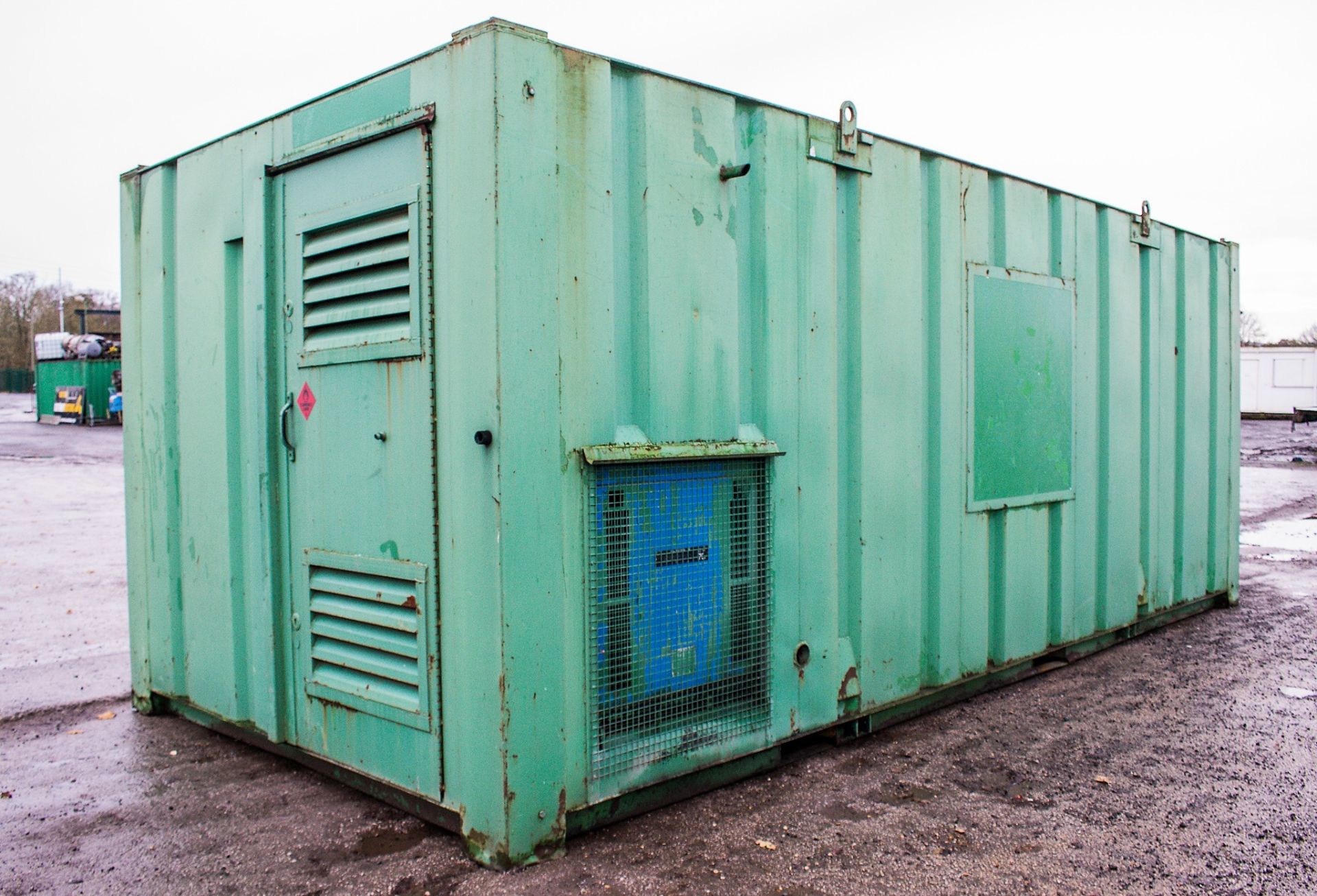 21 ft x 9 ft steel anti vandal welfare site unit Comprising of: canteen, toilet & generator room c/w - Image 3 of 12