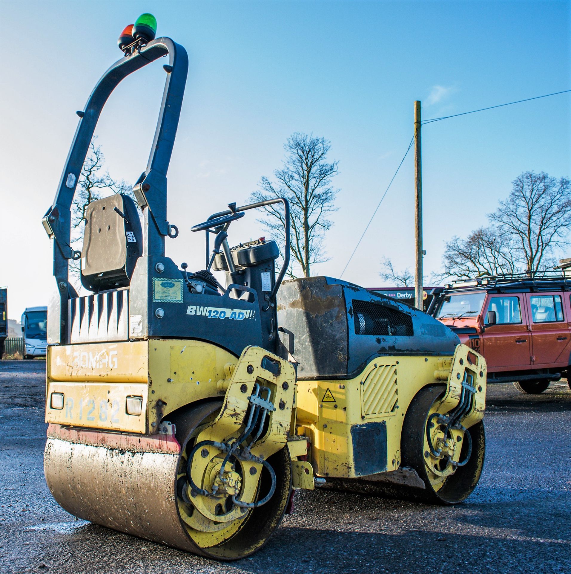 Bomag BW120 AD-4 double drum ride on roller Year: 2005 S/N: 21623 Recorded Hours: 408 R1282 - Image 4 of 14