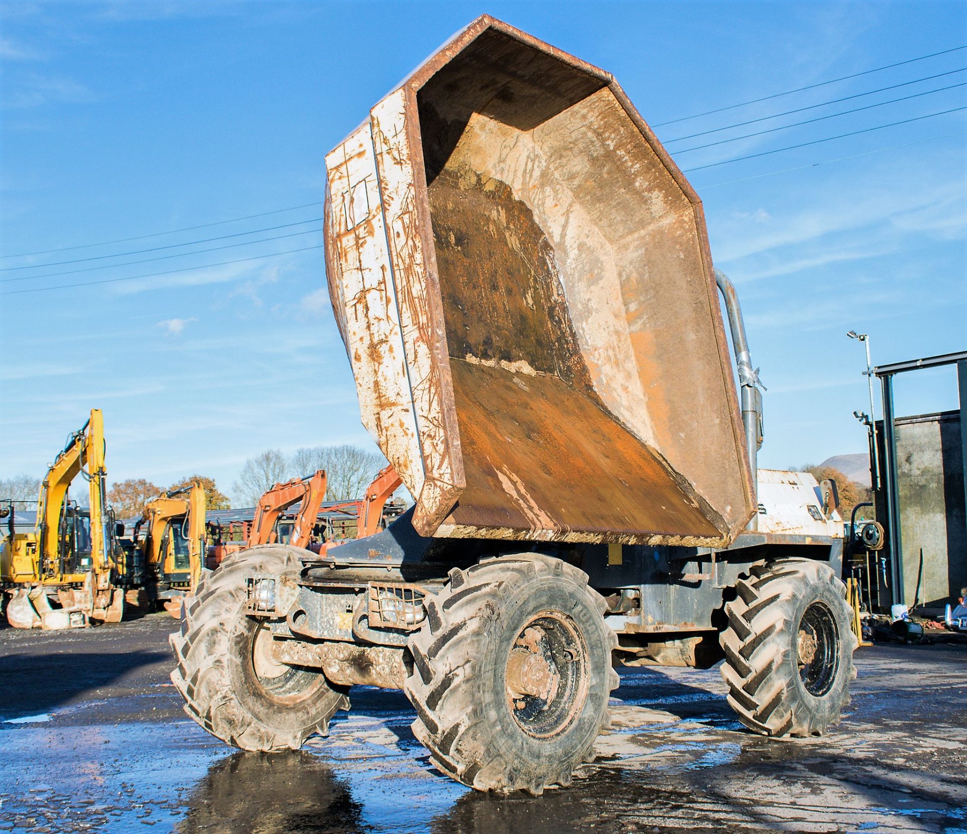 Benford Terex 6 tonne swivel skip dumper Year: 2008 S/N: E801FX824 Recorded Hours: 3399 1402 - Image 7 of 18