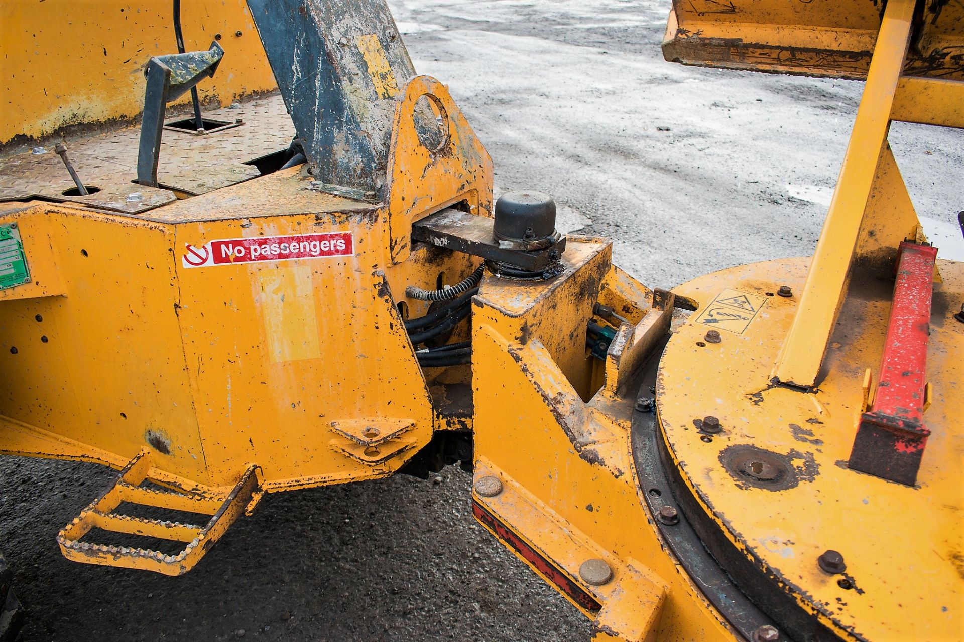 Benford Terex 3 tonne swivel skip dumper Year: 2005 S/N: E510FD211 Recorded Hours: 2307 D1198 - Image 10 of 19