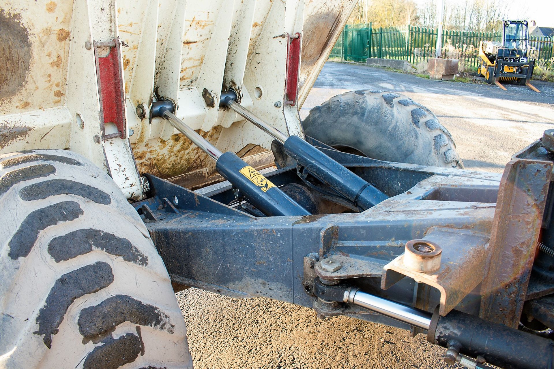 Benford Terex 9 tonne straight skip dumper Year: 2007 S/N: E704FM228 Recorded Hours: Not - Image 9 of 18