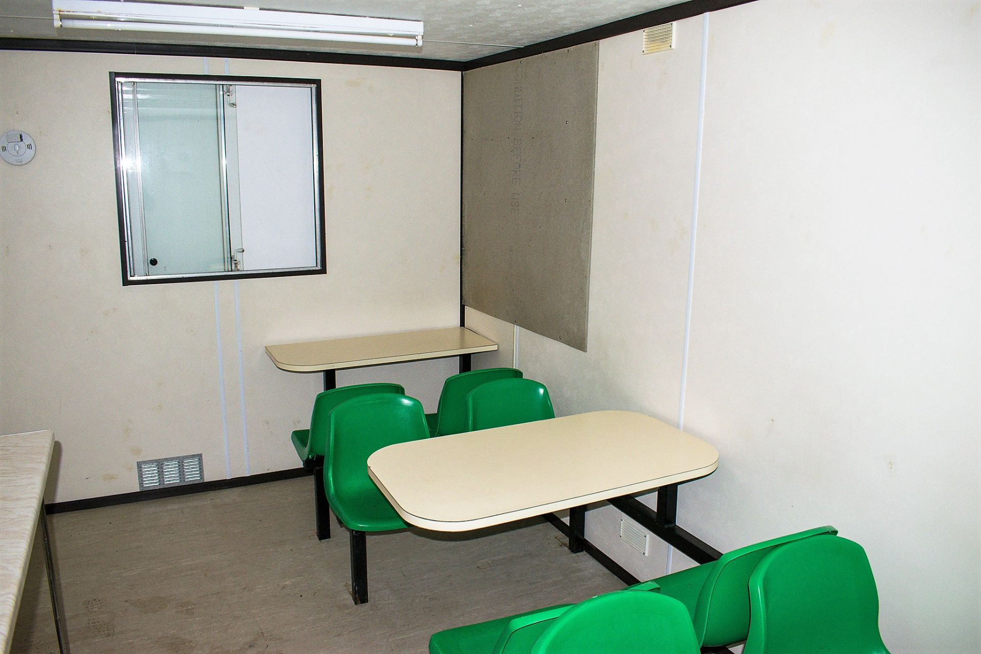 21 ft x 9 ft steel anti vandal welfare site unit Comprising of: canteen, toilet & generator room c/w - Image 8 of 13