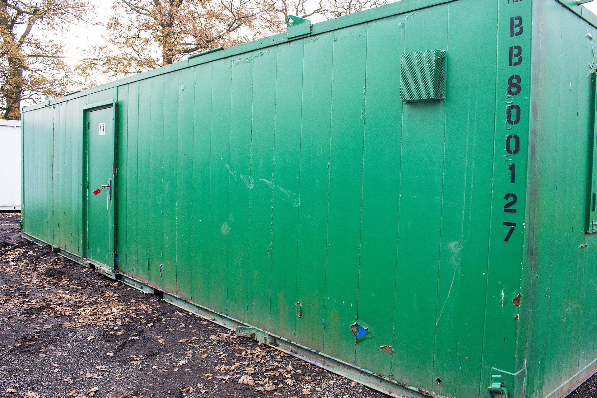 32 ft x 10 ft steel anti vandal toilet site unit Comprising of: Office, lobby, gents toilet (2 - - Image 2 of 12