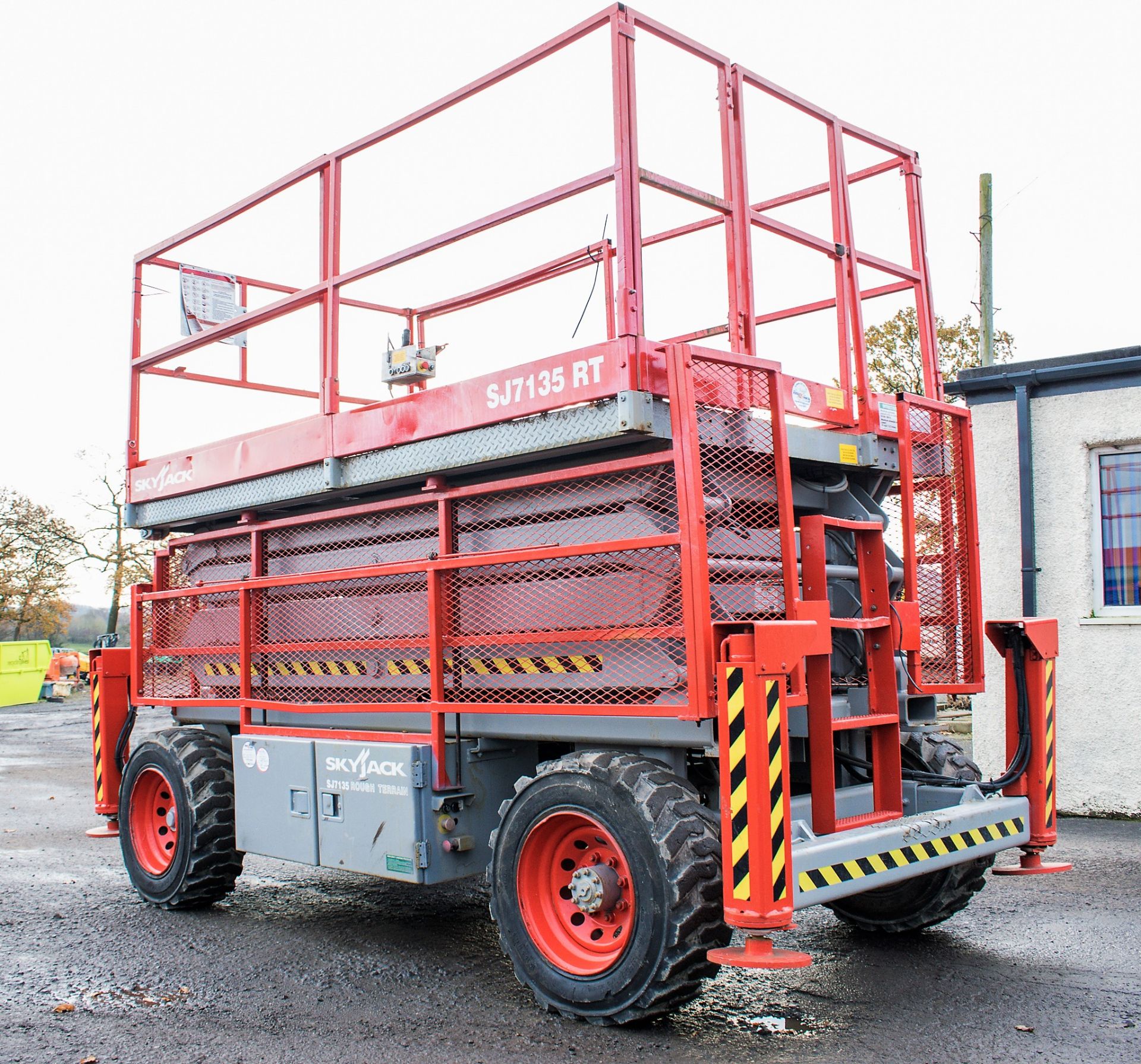 Skyjack SJ7135 RT diesel driven rough terrain scissor lift access platform Year: 2005 S/N: 341429 - Image 3 of 15