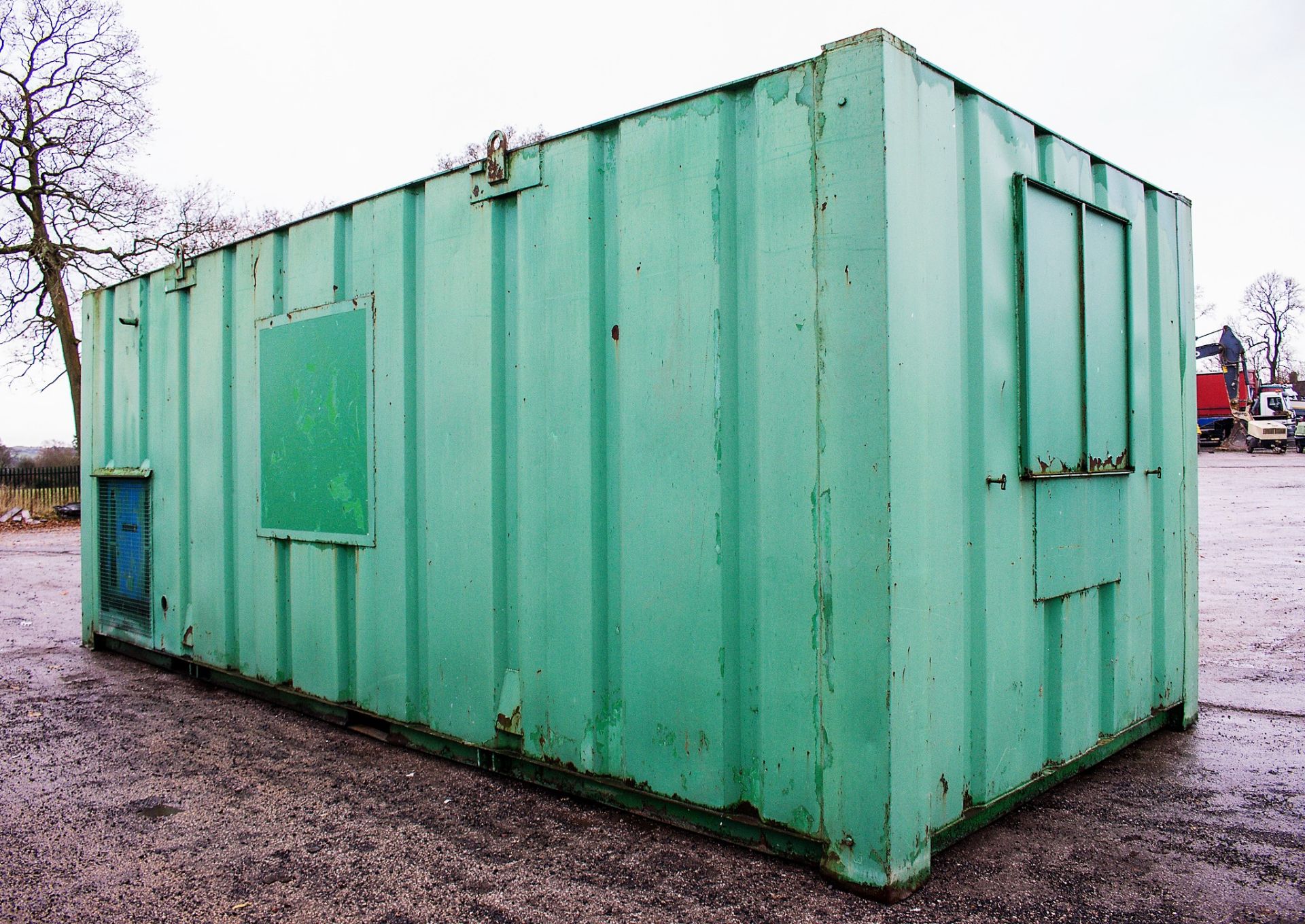 21 ft x 9 ft steel anti vandal welfare site unit Comprising of: canteen, toilet & generator room c/w - Image 4 of 12