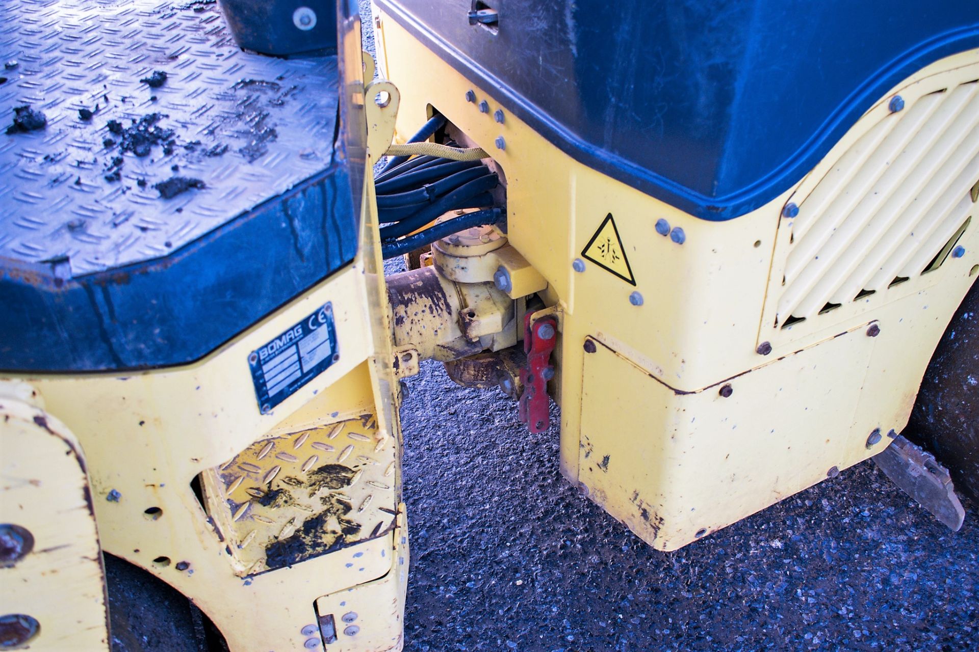 Bomag BW120 AD-4 double drum ride on roller Year: 2007 S/N: 25113 Recorded Hours: 1703 R972 - Image 9 of 14