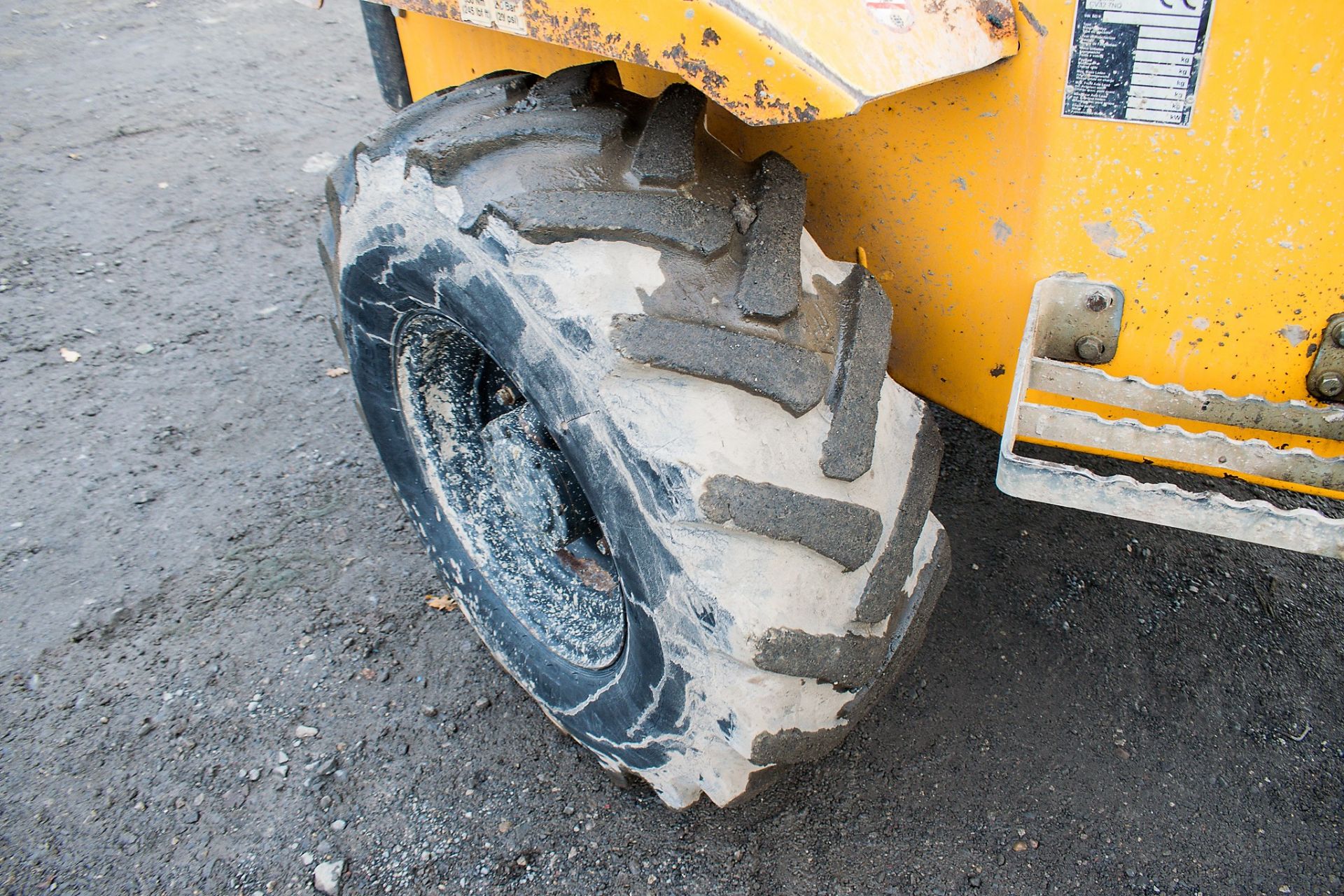 Thwaites 3 tonne swivel skip dumper Year: 2008 S/N: C2408 Recorded Hours: 2424 D1569 - Image 14 of 18