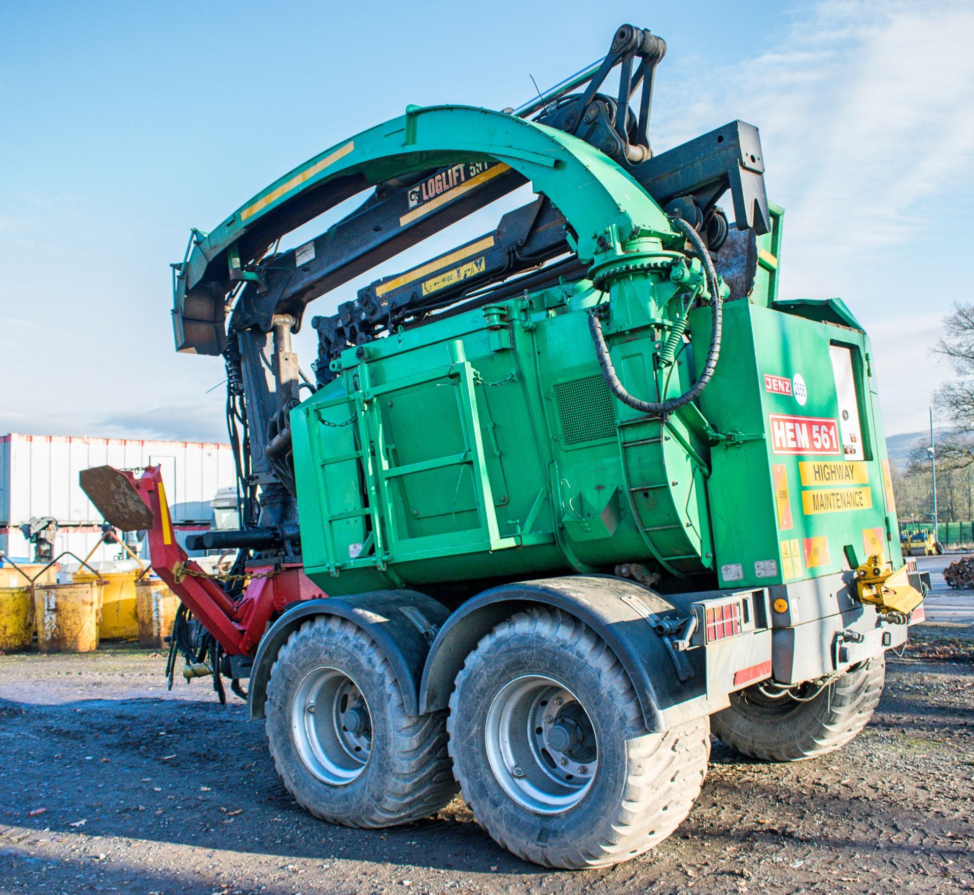 Jenz Hem 561 wood chipper Year: 2005 S/N: 0984 c/w Loglift 59F crane - Image 3 of 18