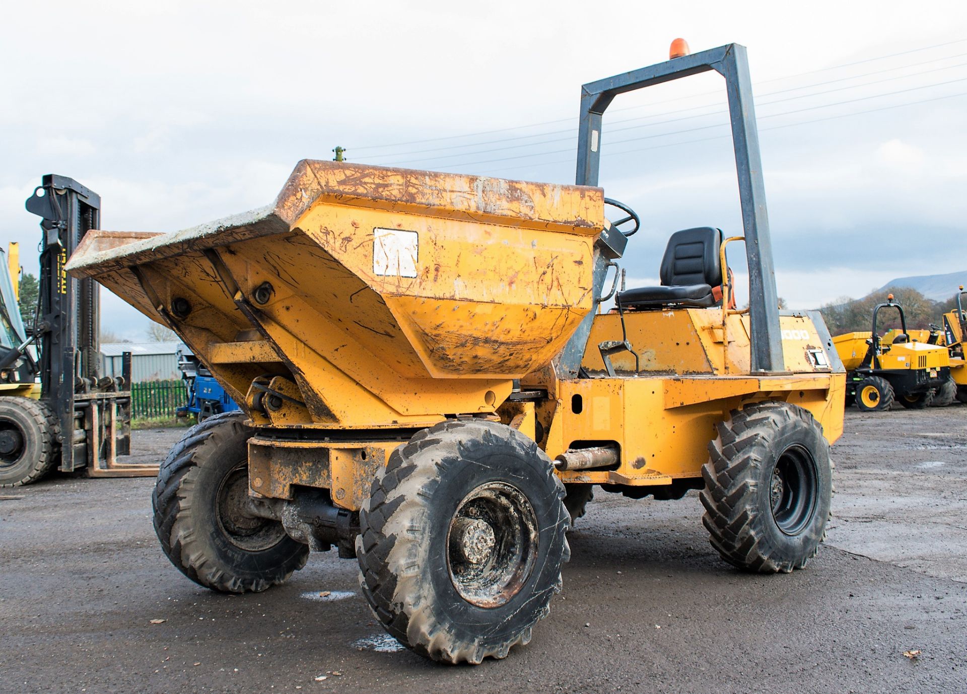 Benford Terex 3 tonne swivel skip dumper Year: 2005 S/N: E510FD211 Recorded Hours: 2307 D1198