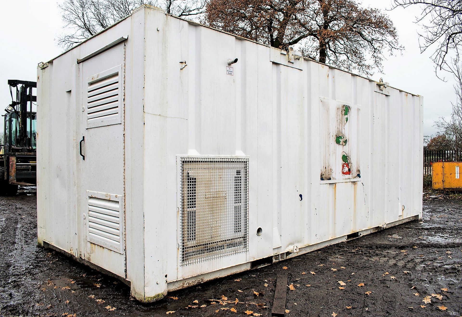 21 ft x 9 ft steel anti vandal welfare site unit Comprising of: canteen, toilet & generator room c/w - Image 3 of 13