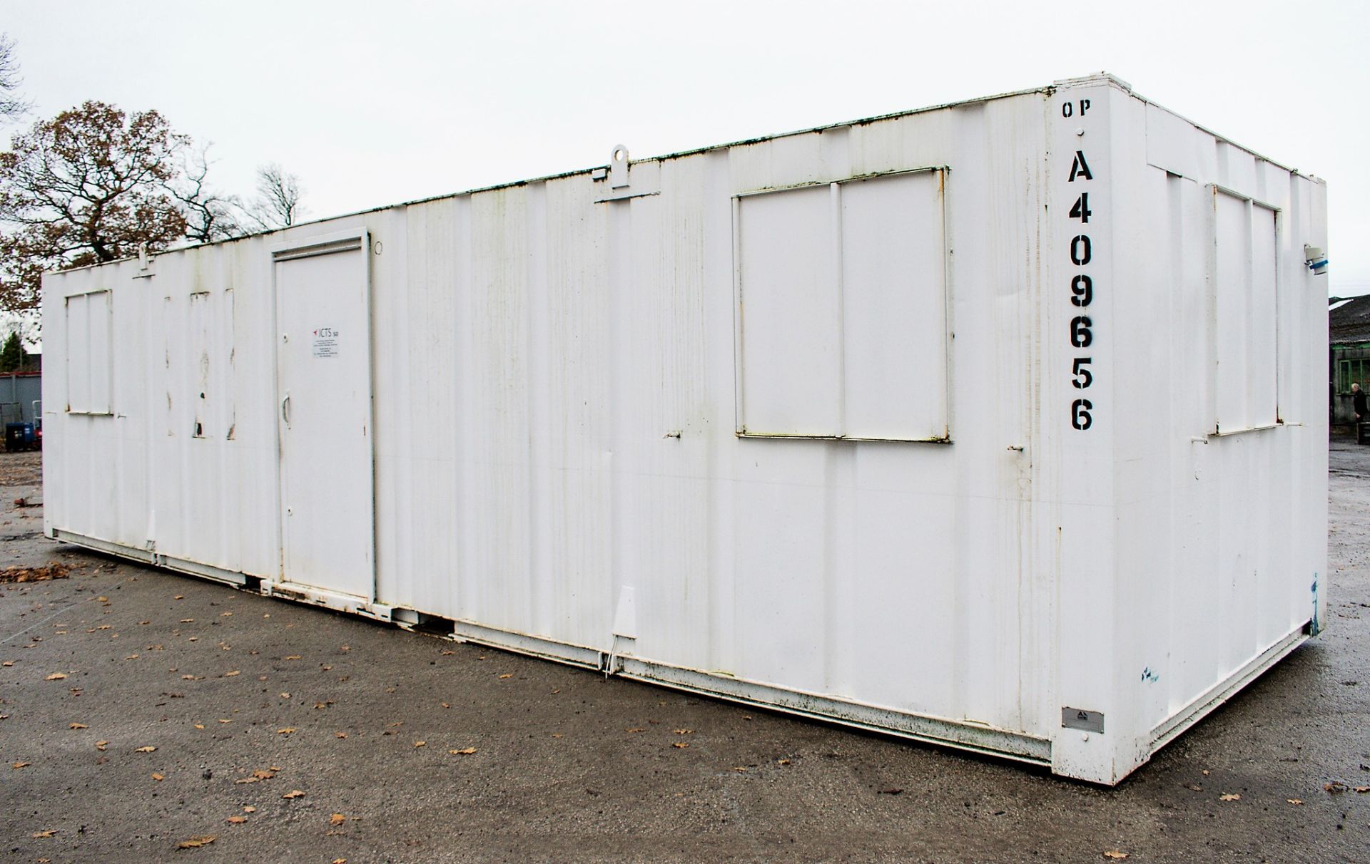 32 ft x 10 ft steel anti vandal office site unit c/w keys A409656 - Image 2 of 8