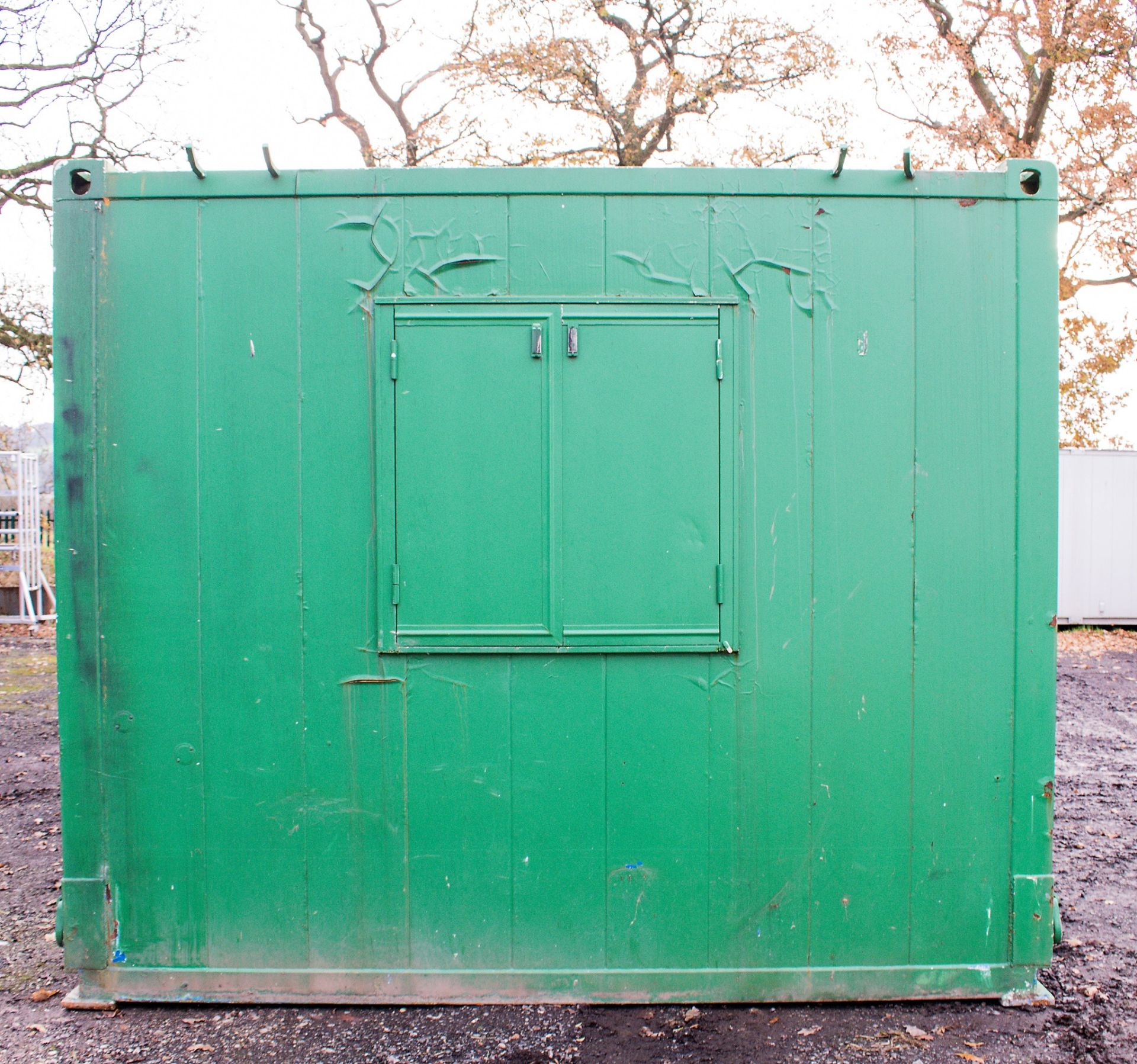 32 ft x 10 ft steel anti vandal toilet site unit Comprising of: Office, lobby, gents toilet (2 - - Image 6 of 12