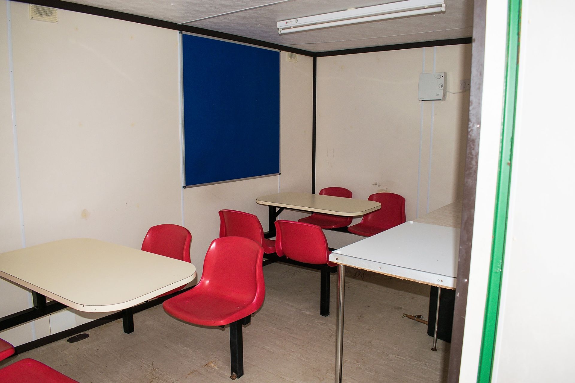 21 ft x 9 ft steel anti vandal welfare site unit Comprising of: canteen, toilet & generator room c/w - Image 7 of 12