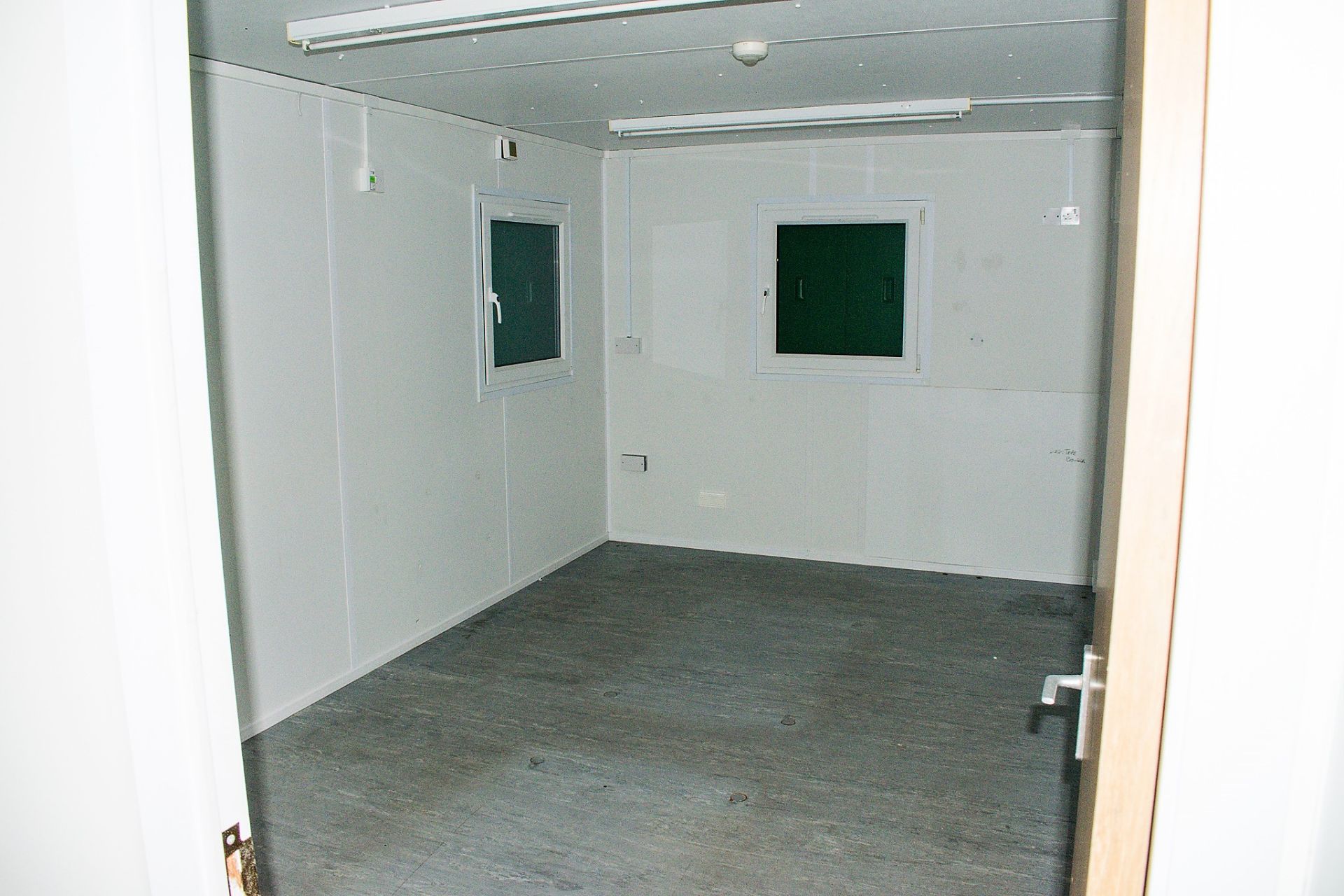 32 ft x 10 ft steel anti vandal toilet site unit Comprising of: Office, lobby, gents toilet (2 - - Image 7 of 12