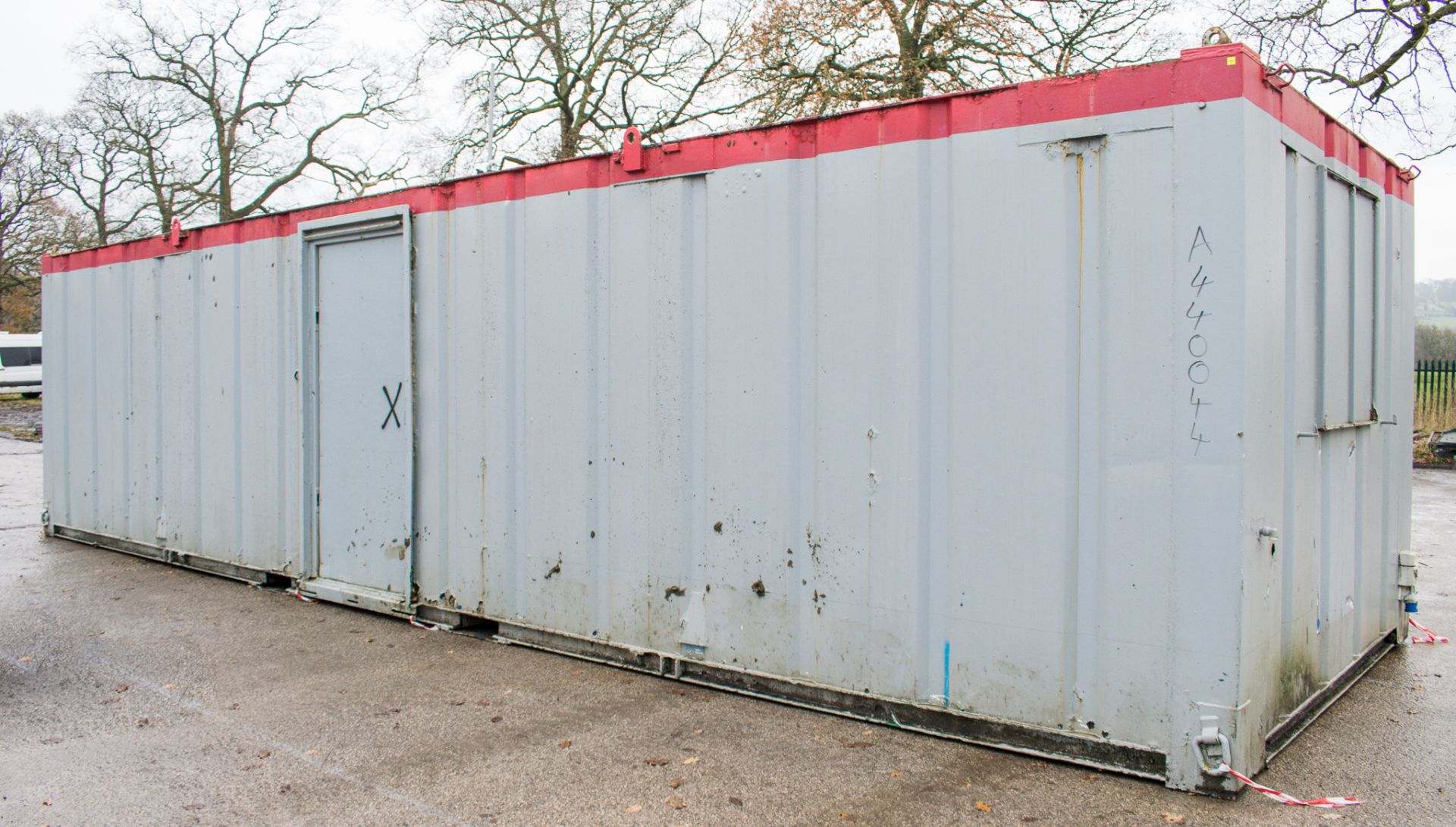 32 ft x 10 ft steel anti vandal office site unit c/w keys A440044 - Image 2 of 9