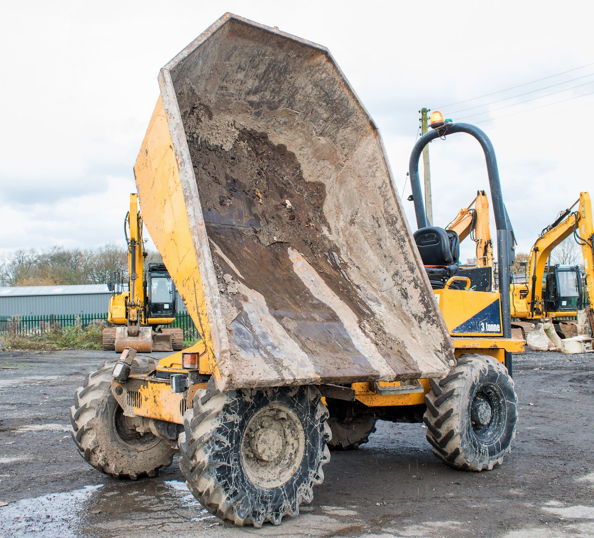 Thwaites 3 tonne swivel skip dumper Year: 2008 S/N: C2408 Recorded Hours: 2424 D1569 - Image 7 of 18