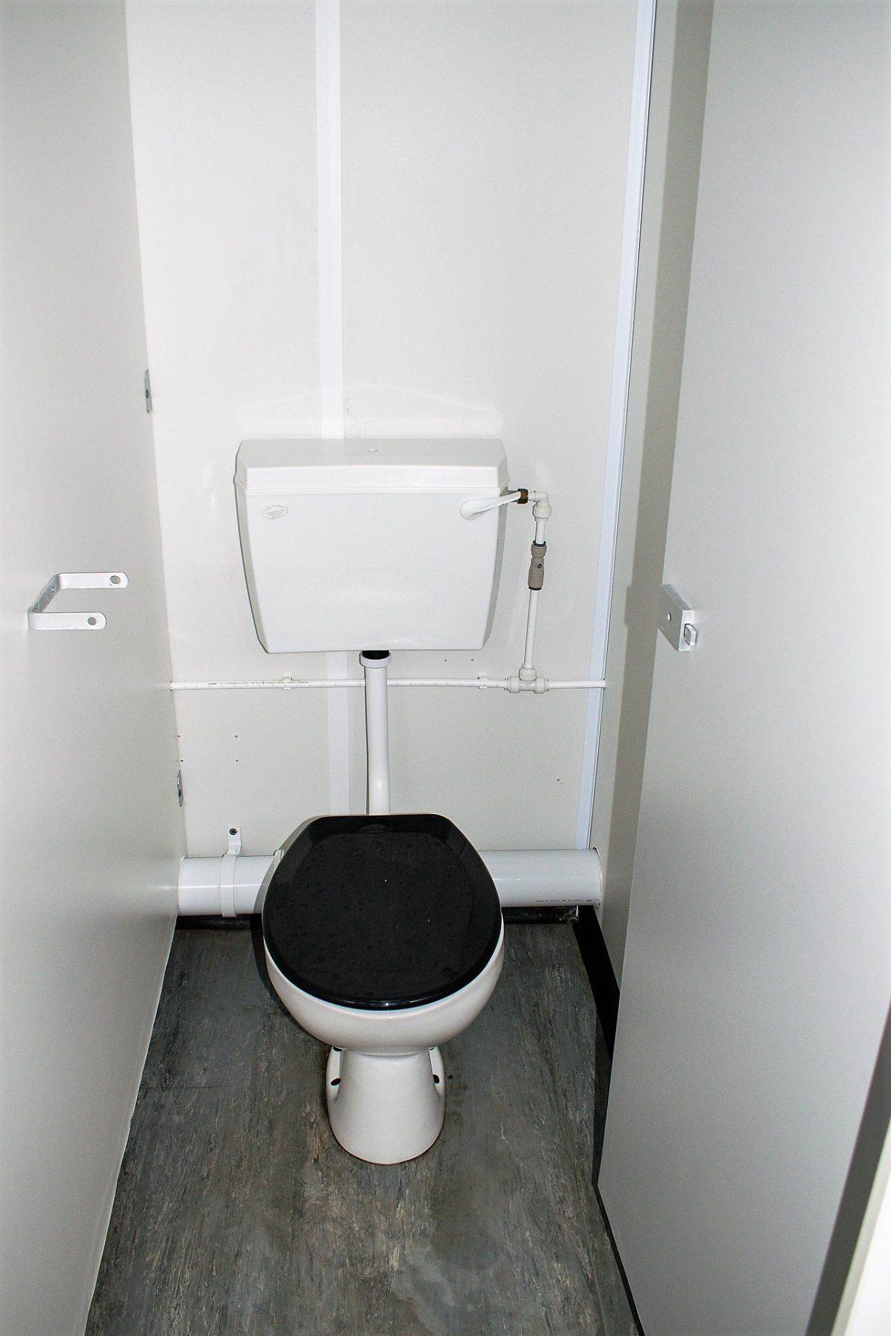 32 ft x 10 ft steel anti vandal toilet site unit Comprising of: Office, lobby, gents toilet (2 - - Image 10 of 12